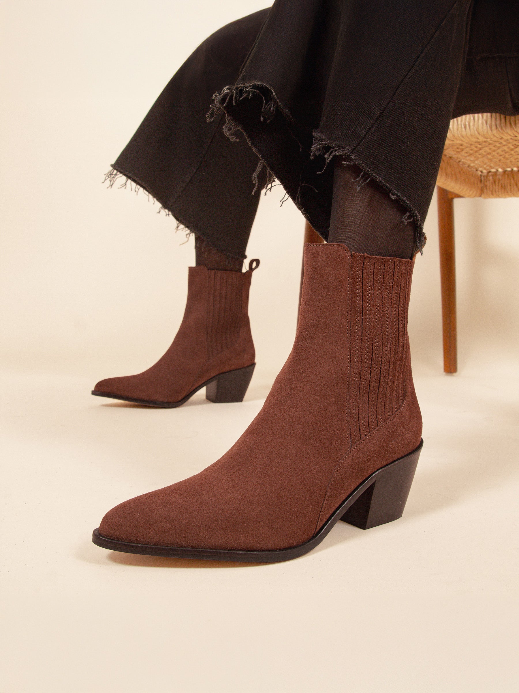 vue portée bottines santiag cuir daim camel jules & jenn