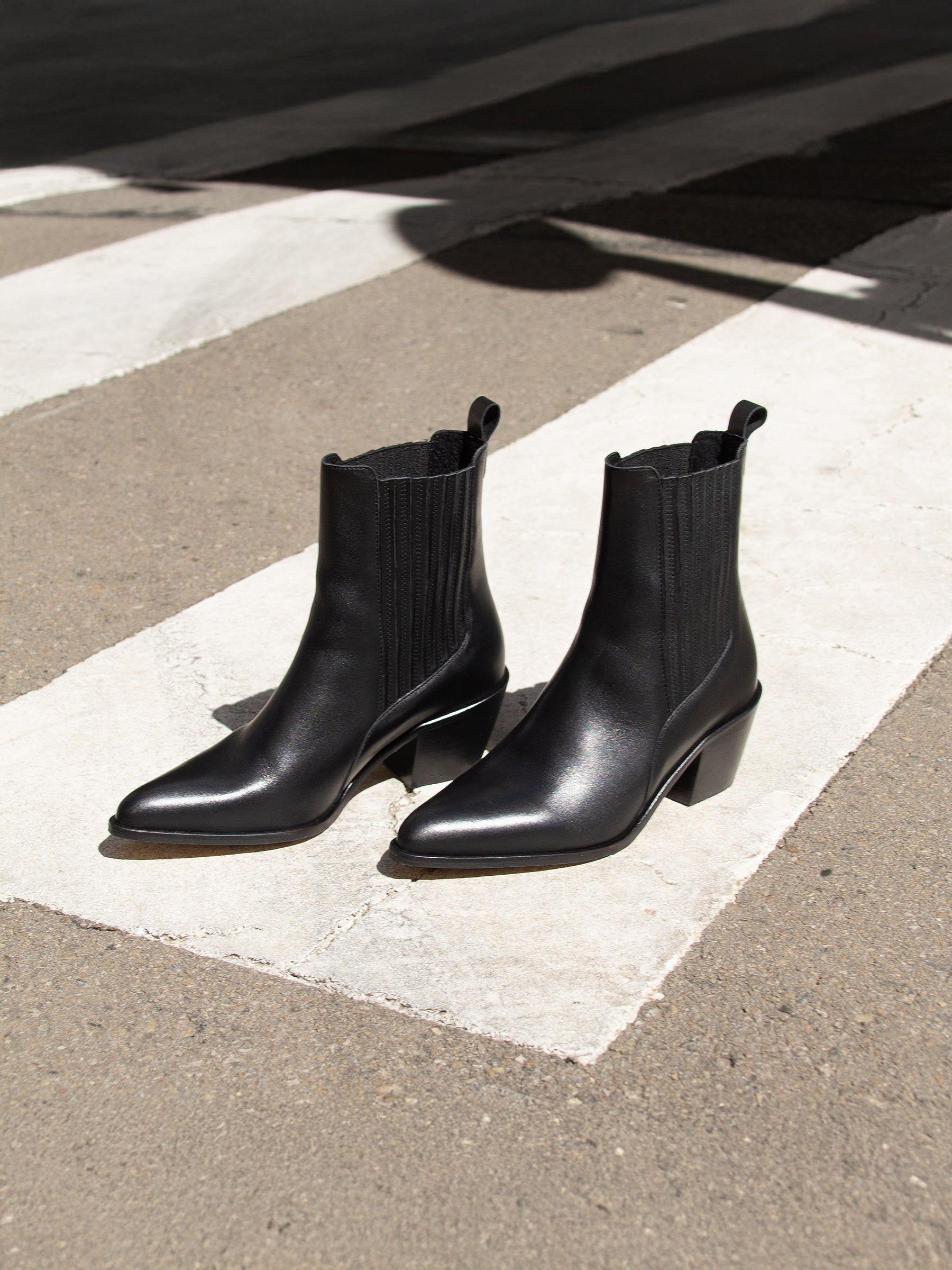 vue posée bottines santiag cuir noir jules & jenn
