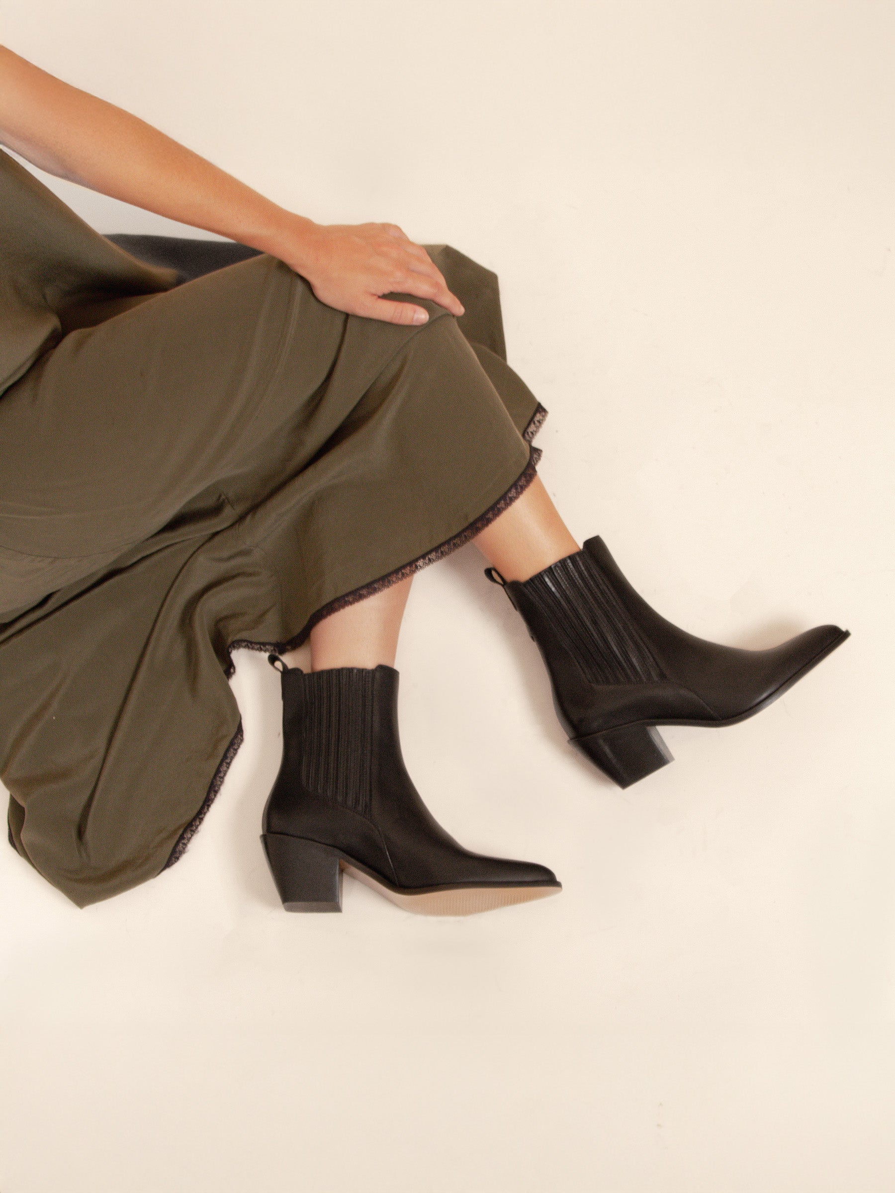 vue portée bottines santiag cuir noir jules & jenn