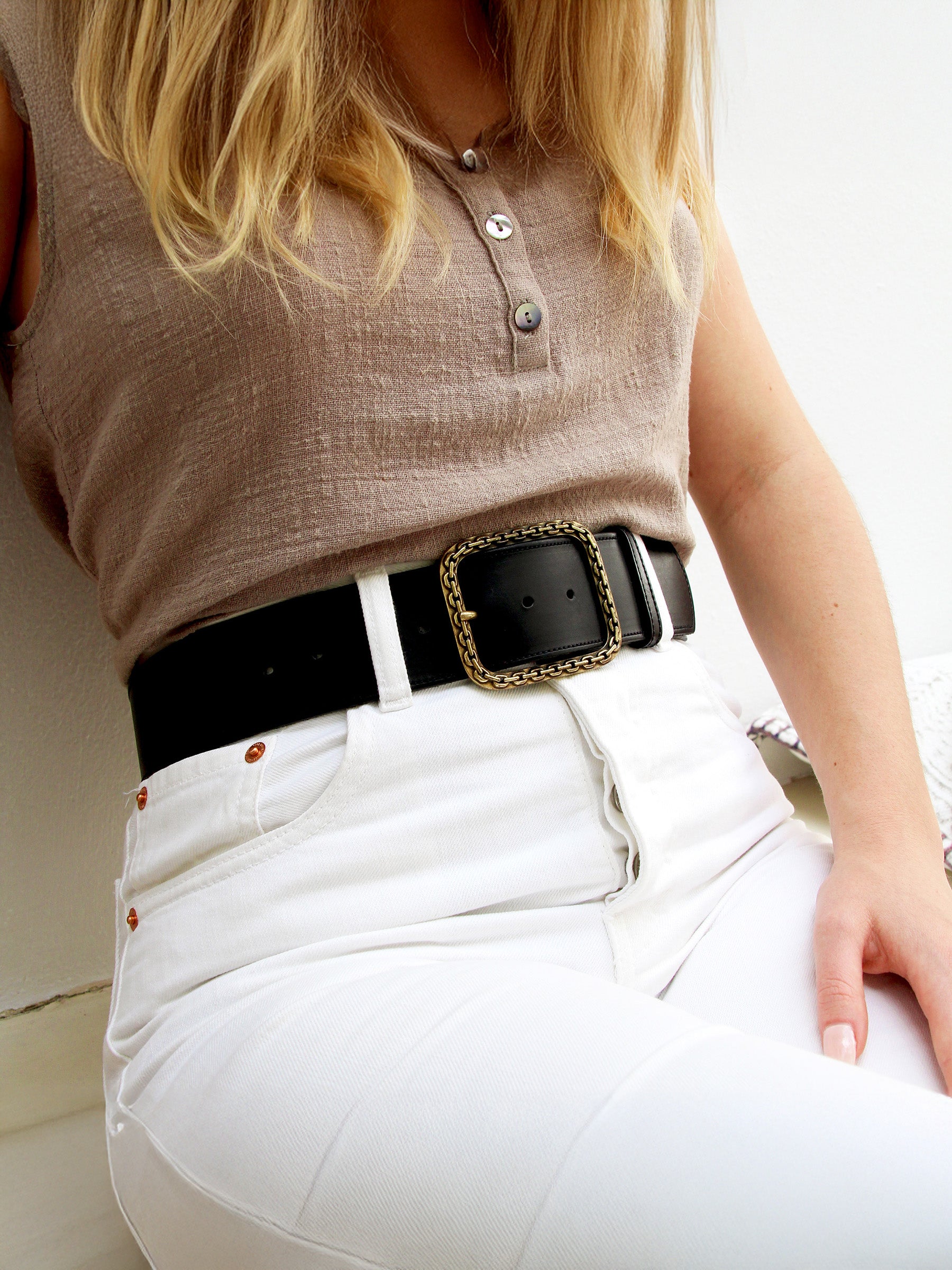 vue portée ceinture bijoux cuir noir jules & jenn