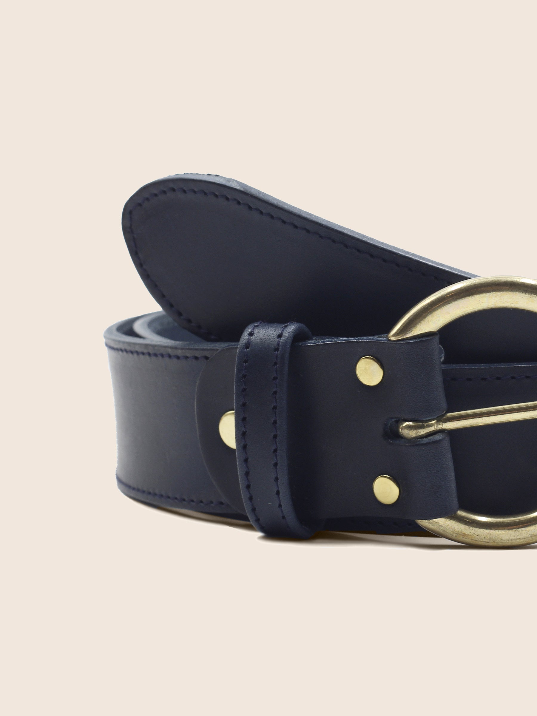 gros plan ceinture boheme cuir bleu jules & jenn