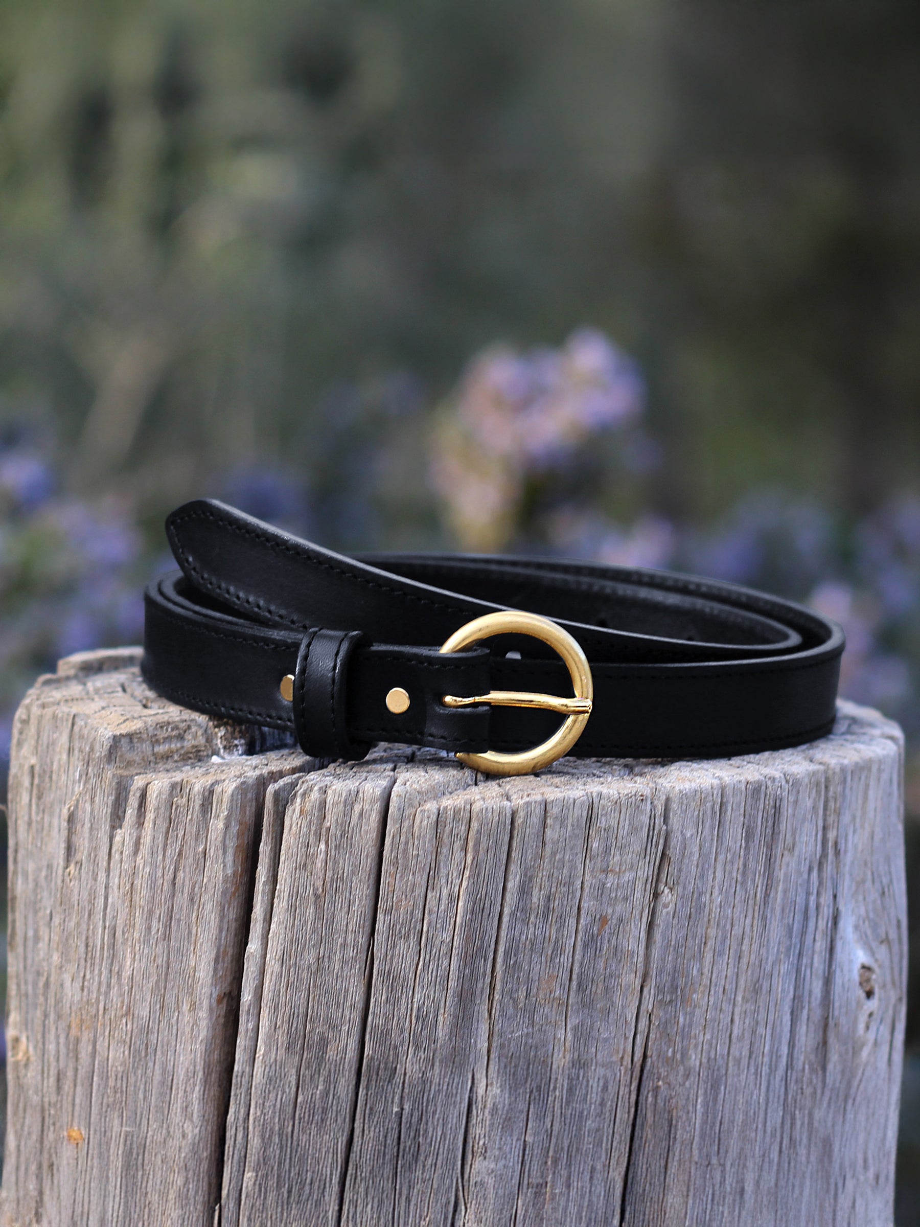 vue posée ceinture boucle d'or cuir noir jules & jenn