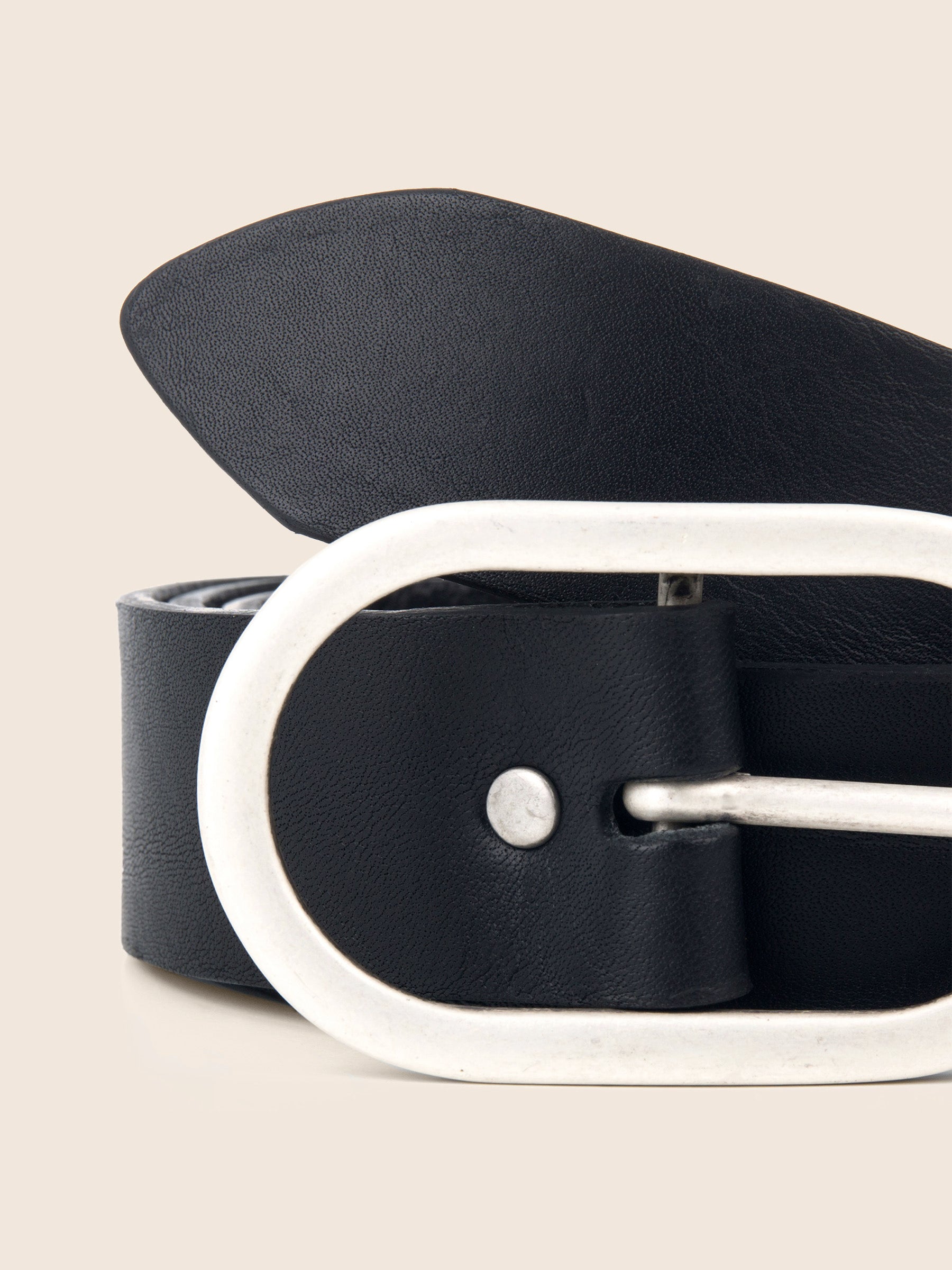 gros plan ceinture femme noir fabriquee en France