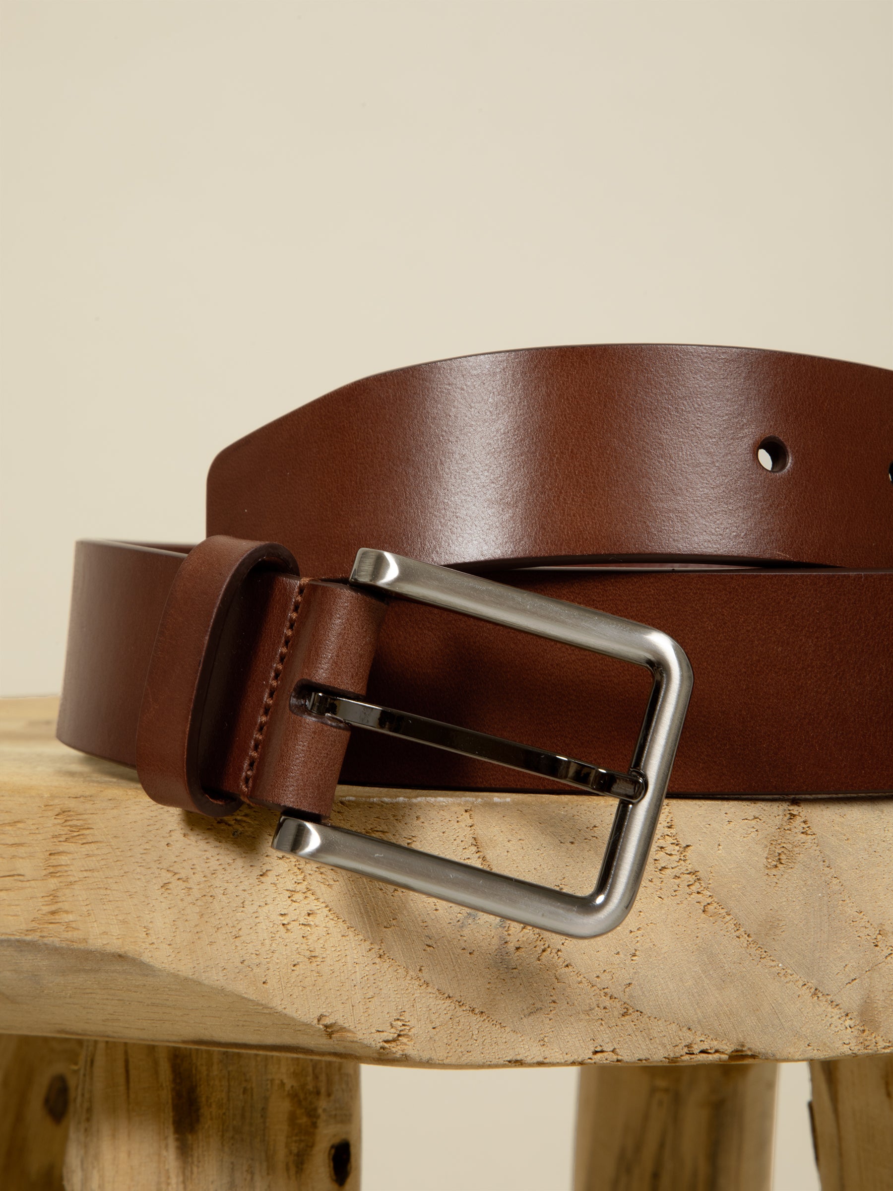 vue posée ceinture cuir marron jules jenn