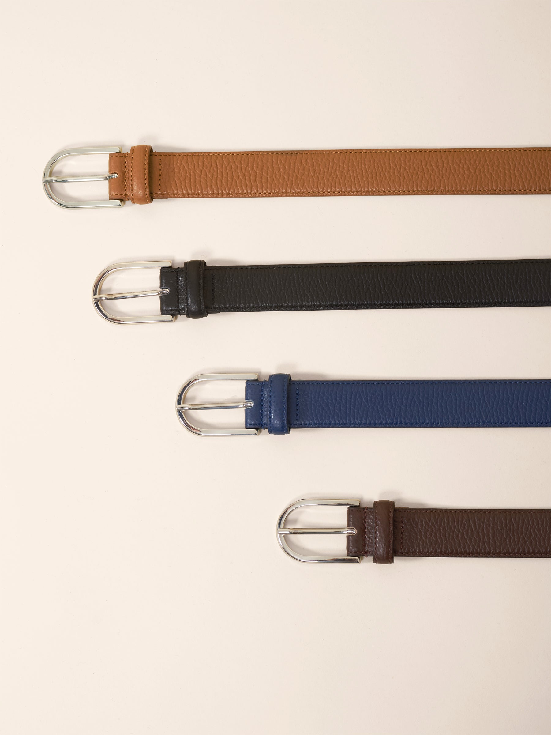 photo vue posée ceinture oscar cuir grainé bleu jules jenn 3