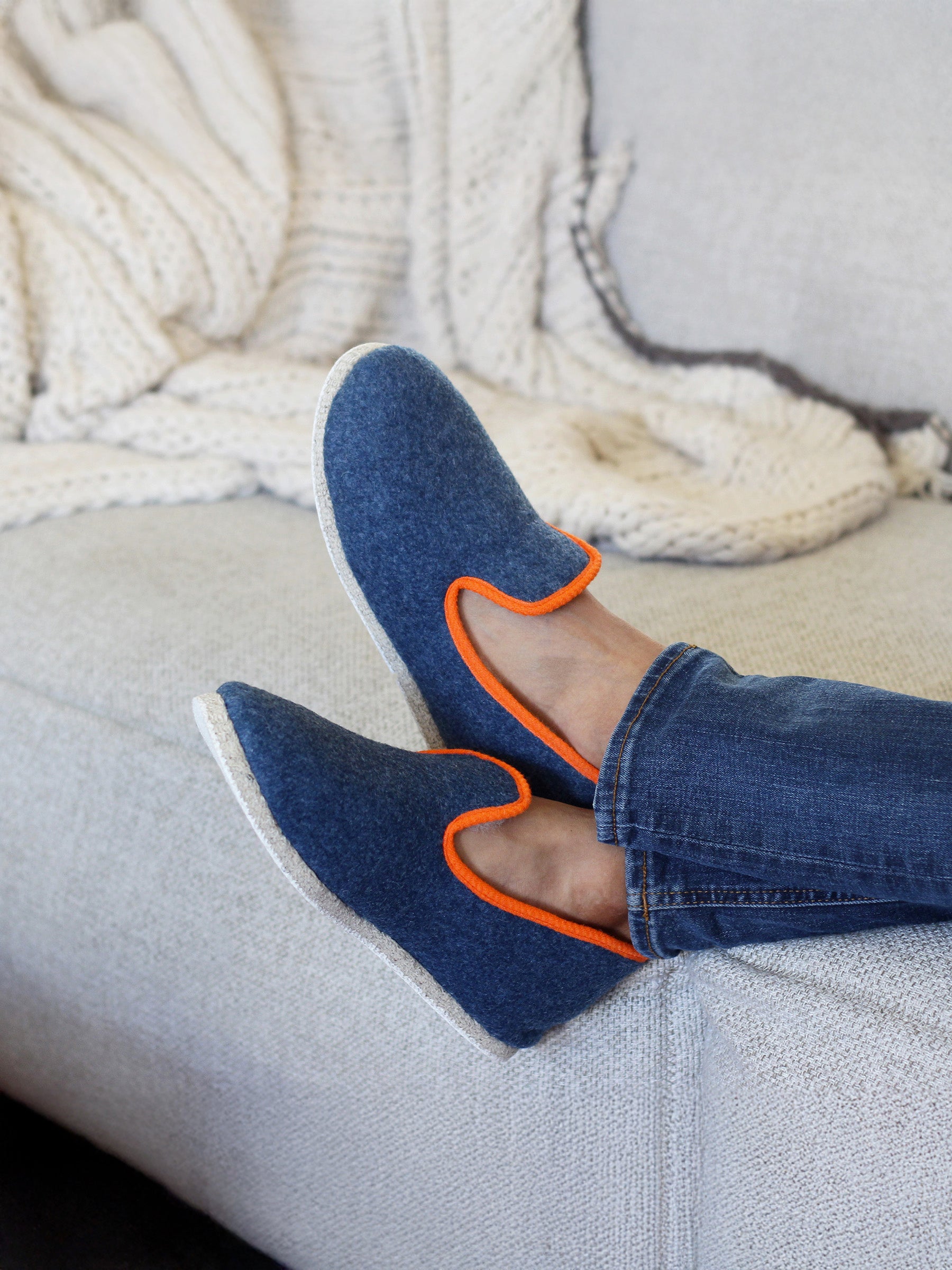 vue portée charentaises bleu denim orange jules & jenn