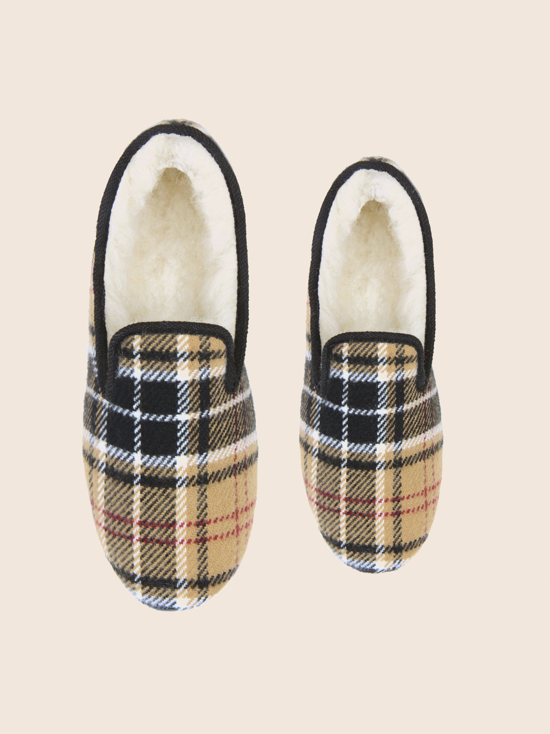 vue dessus charentaises ecossais beige jules & jenn