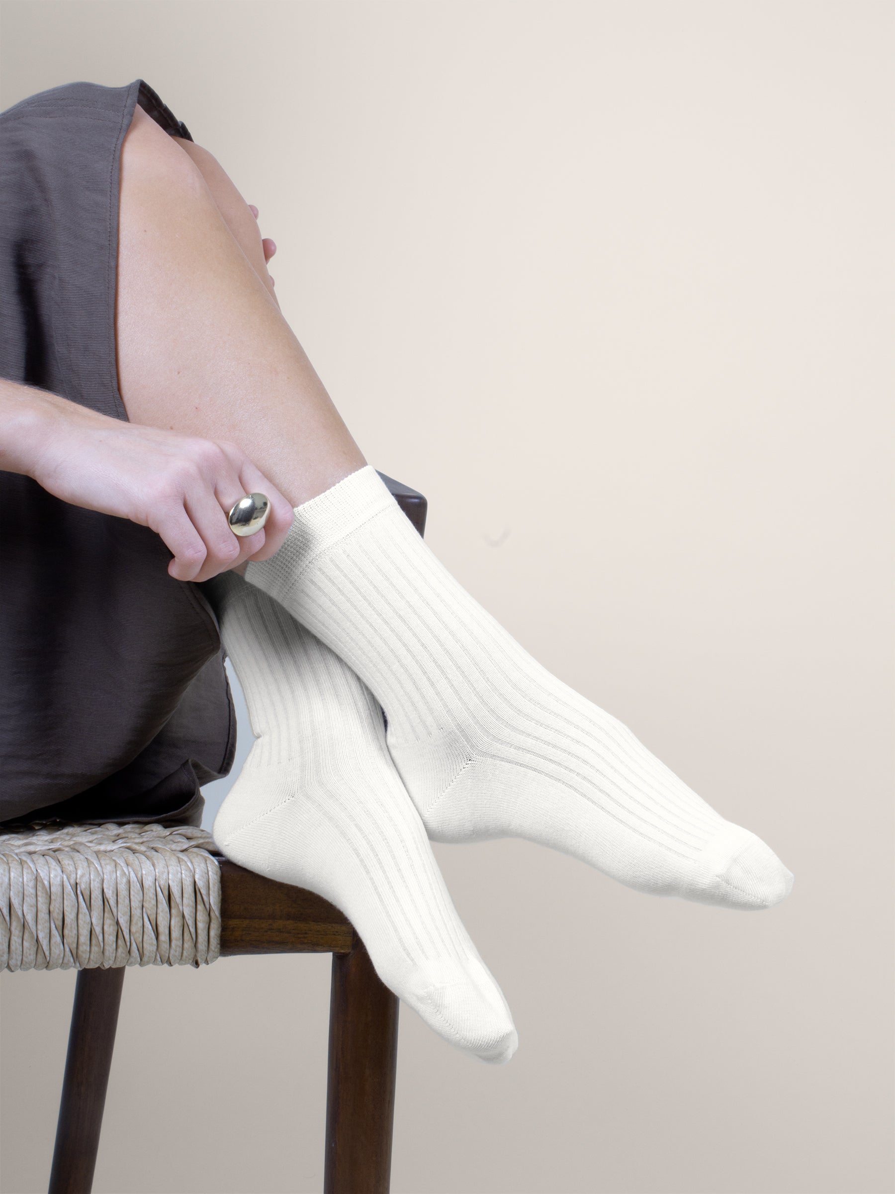 vue portée chaussettes cotelées écru jules jenn