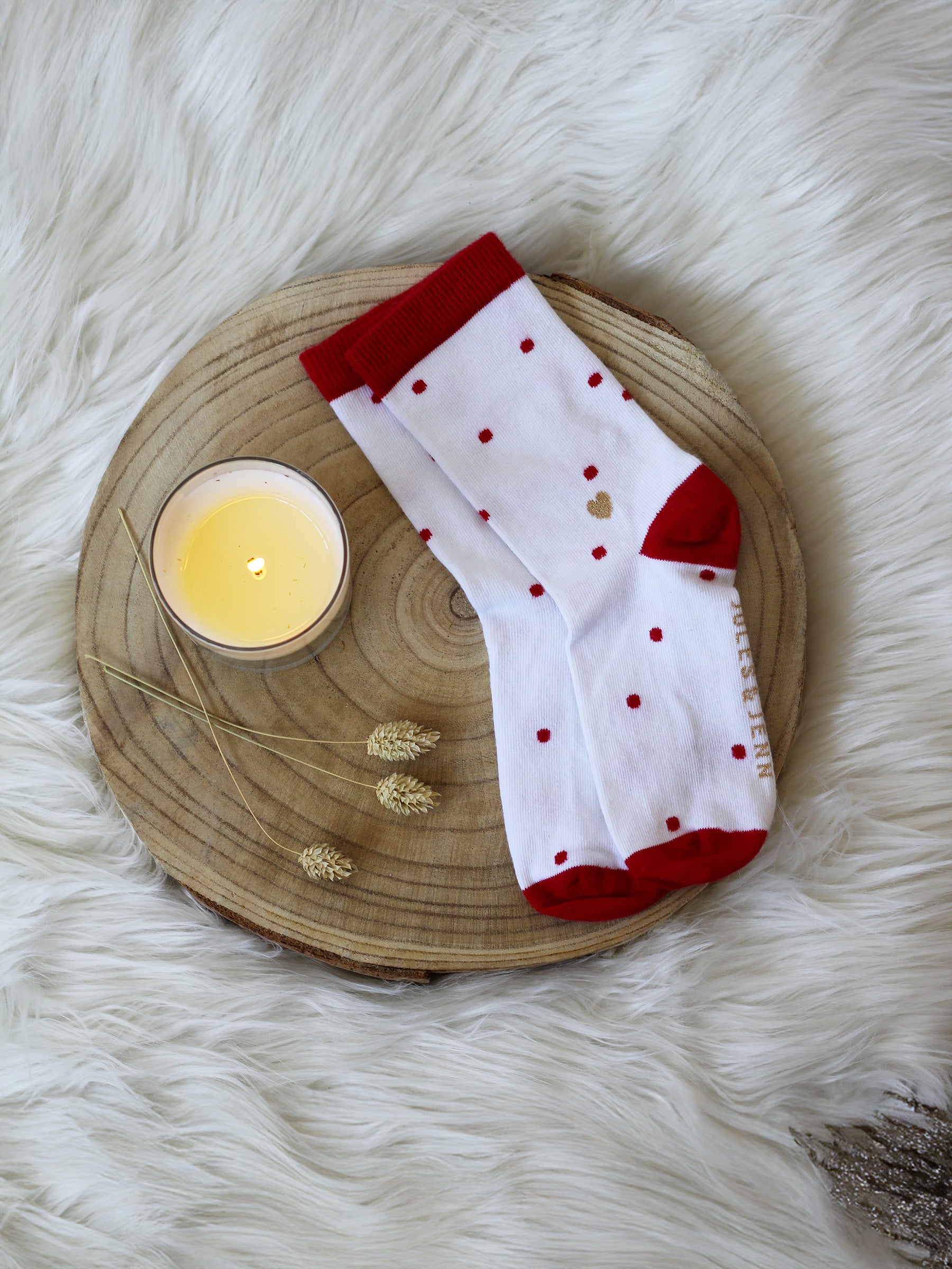 vue posée chaussettes pois coton blanc rouge jules & jenn