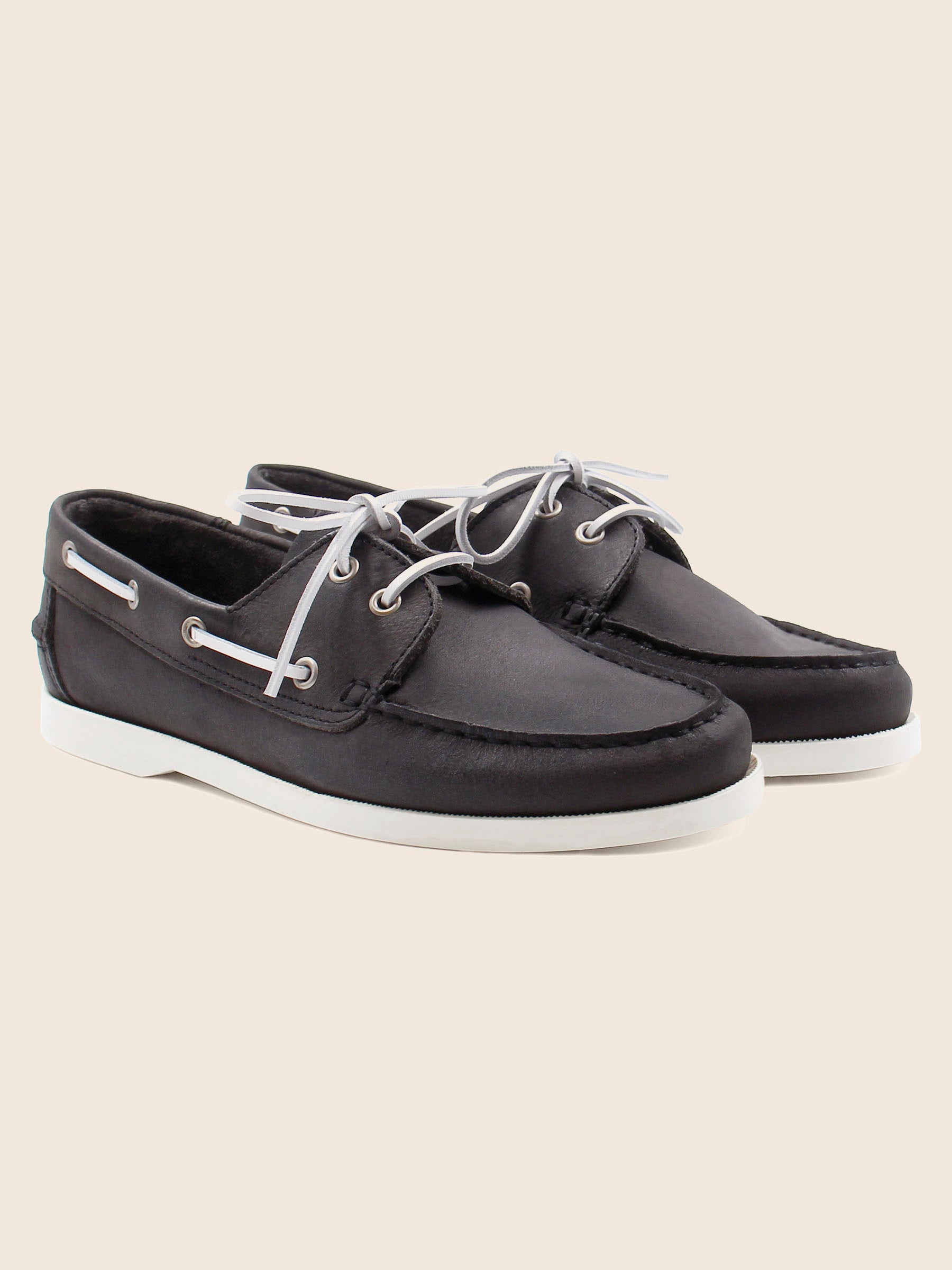 chaussures bateau cuir noir jules & jenn
