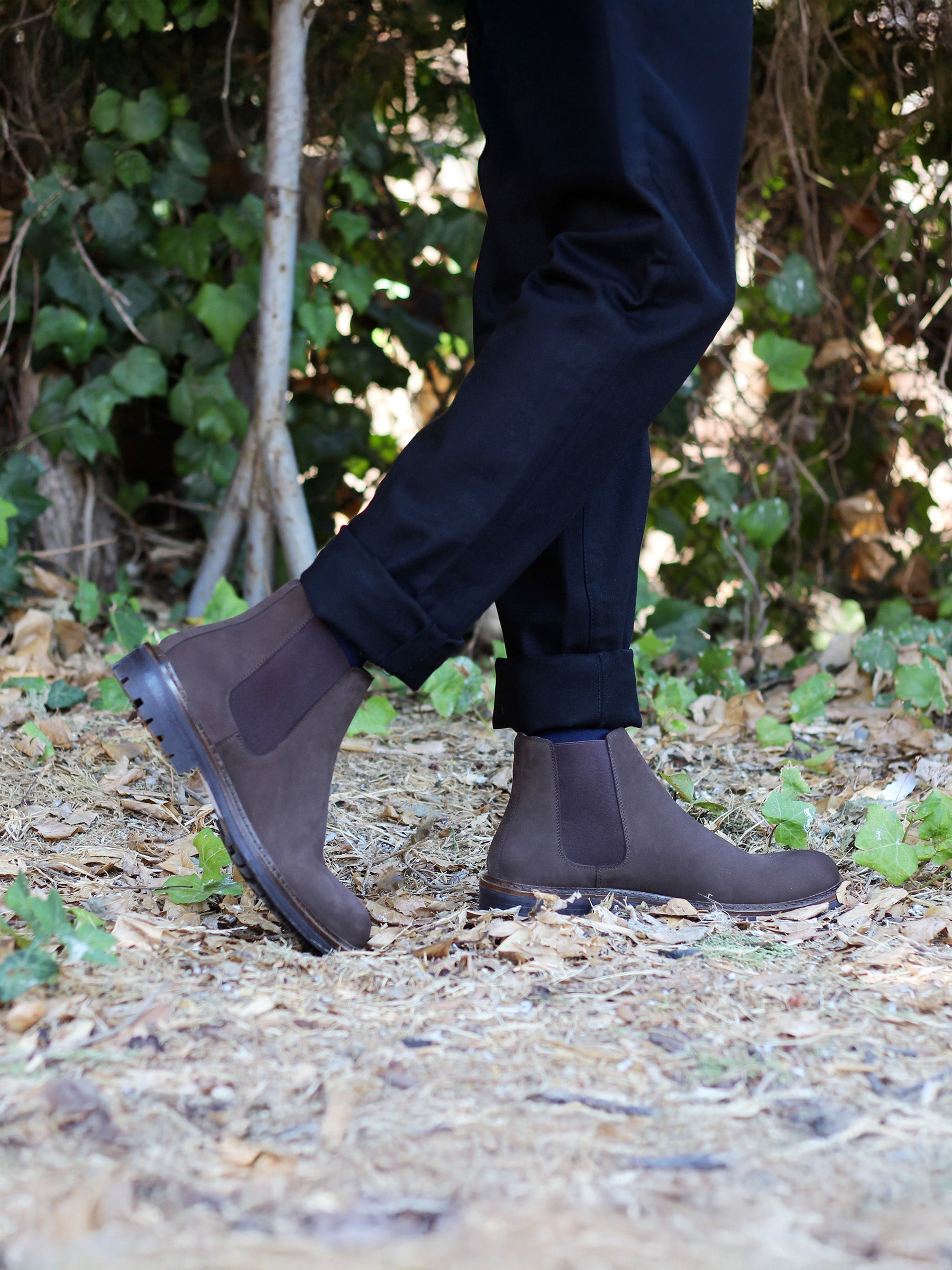 vue portée chelsea boots basses cuir nubuck marron jules & jenn