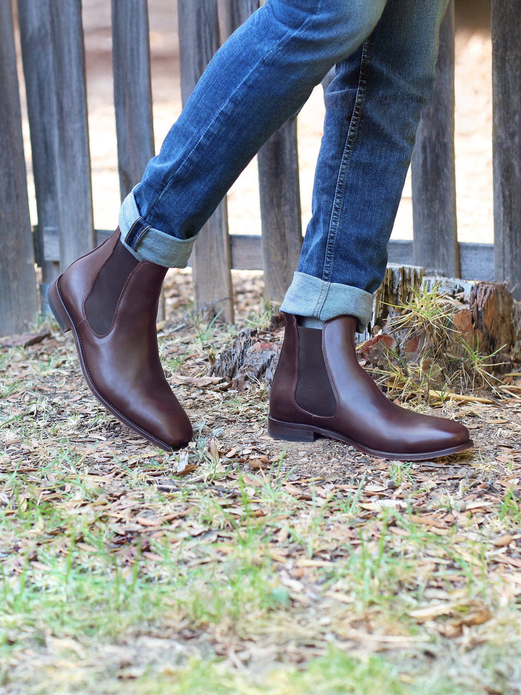 vue portée chelsea boots cuir marron et bleu jules & jenn