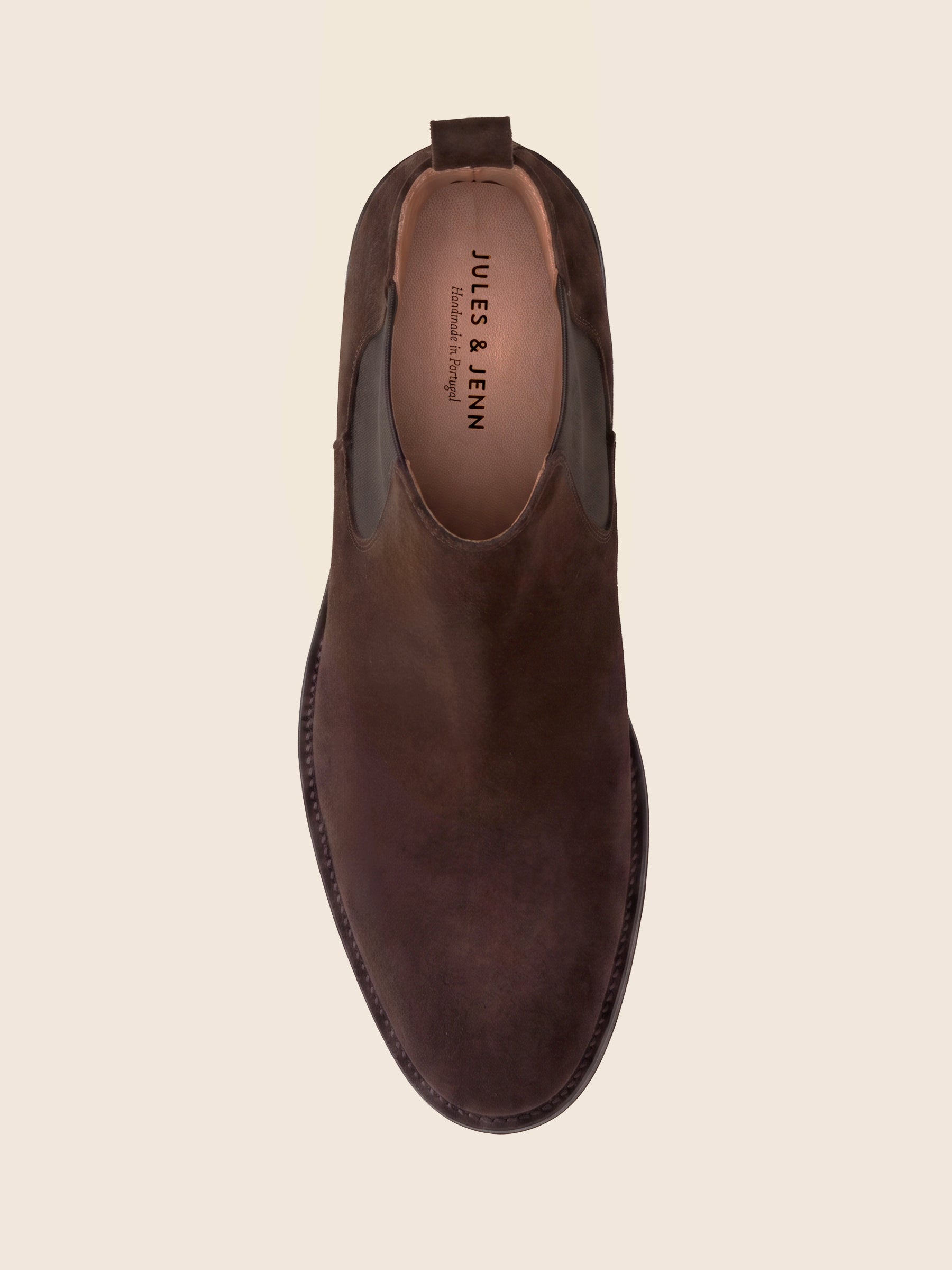 photo vue dessus chelsea boots martin cuir daim marron jules jenn