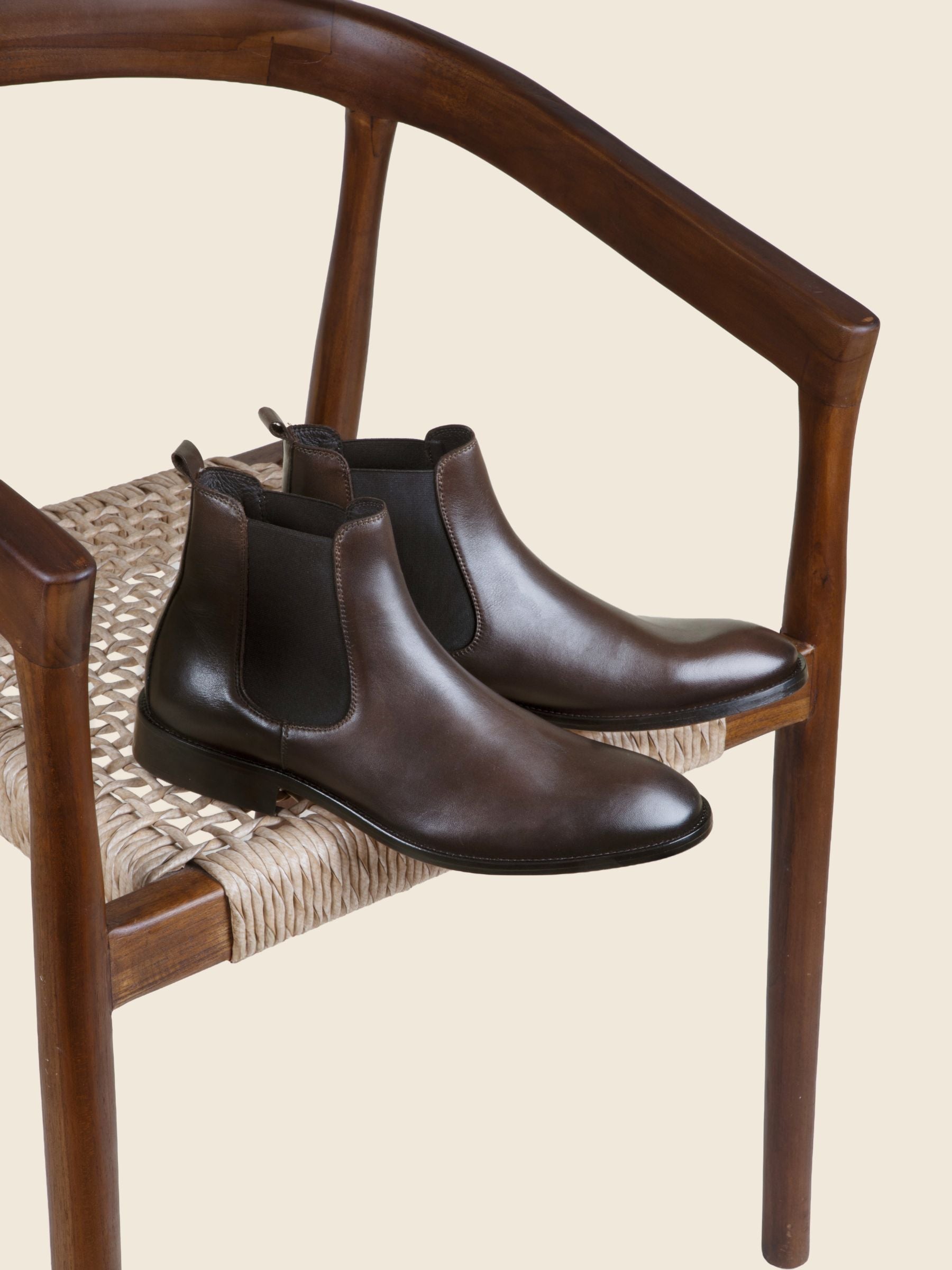 vue posée chelsea boots cuir marron jules&jenn