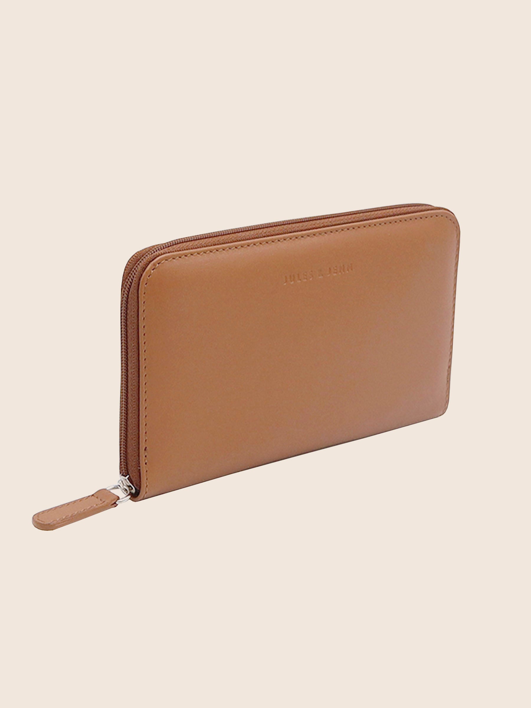 vue debout du compagnon cuir camel jules & jenn