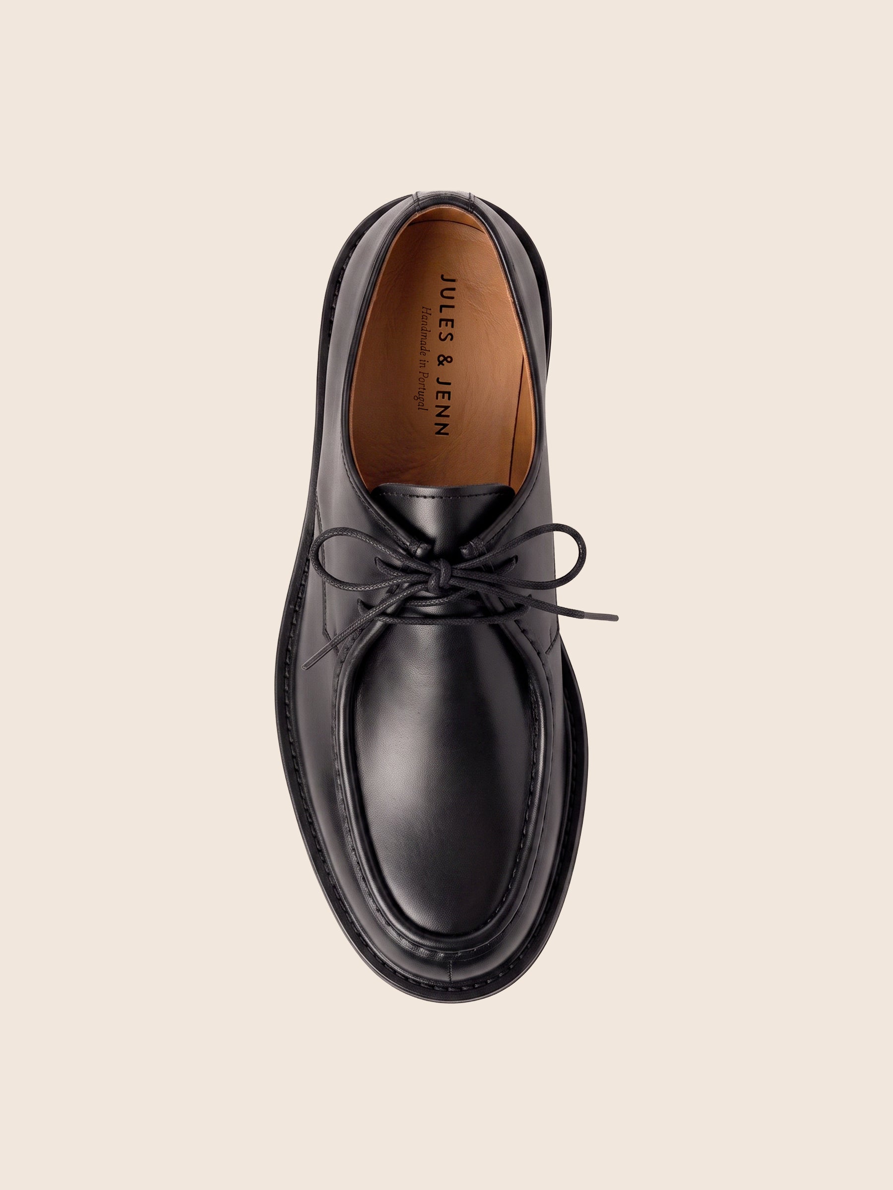 vue dessus derbies plateau cuir noir jules & jenn