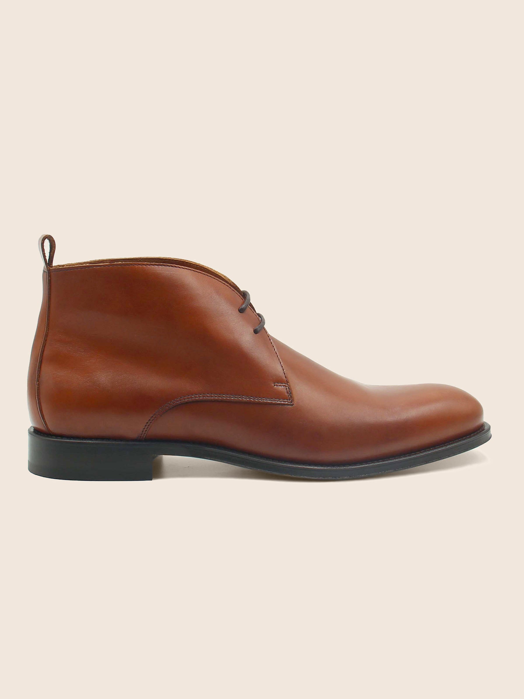vue poséee desert boots cuir cognac jules & jenn