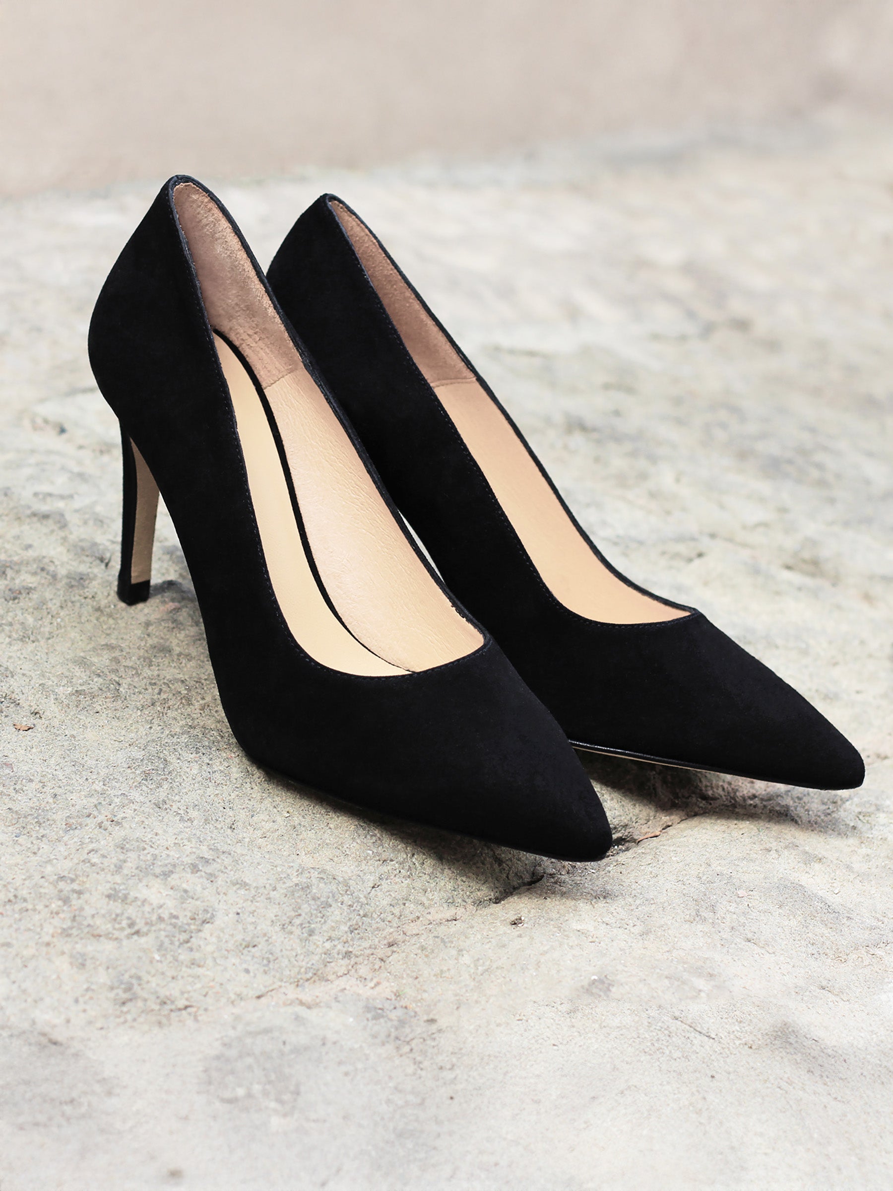 vue posée escarpins classique cuir daim noir jules & jenn