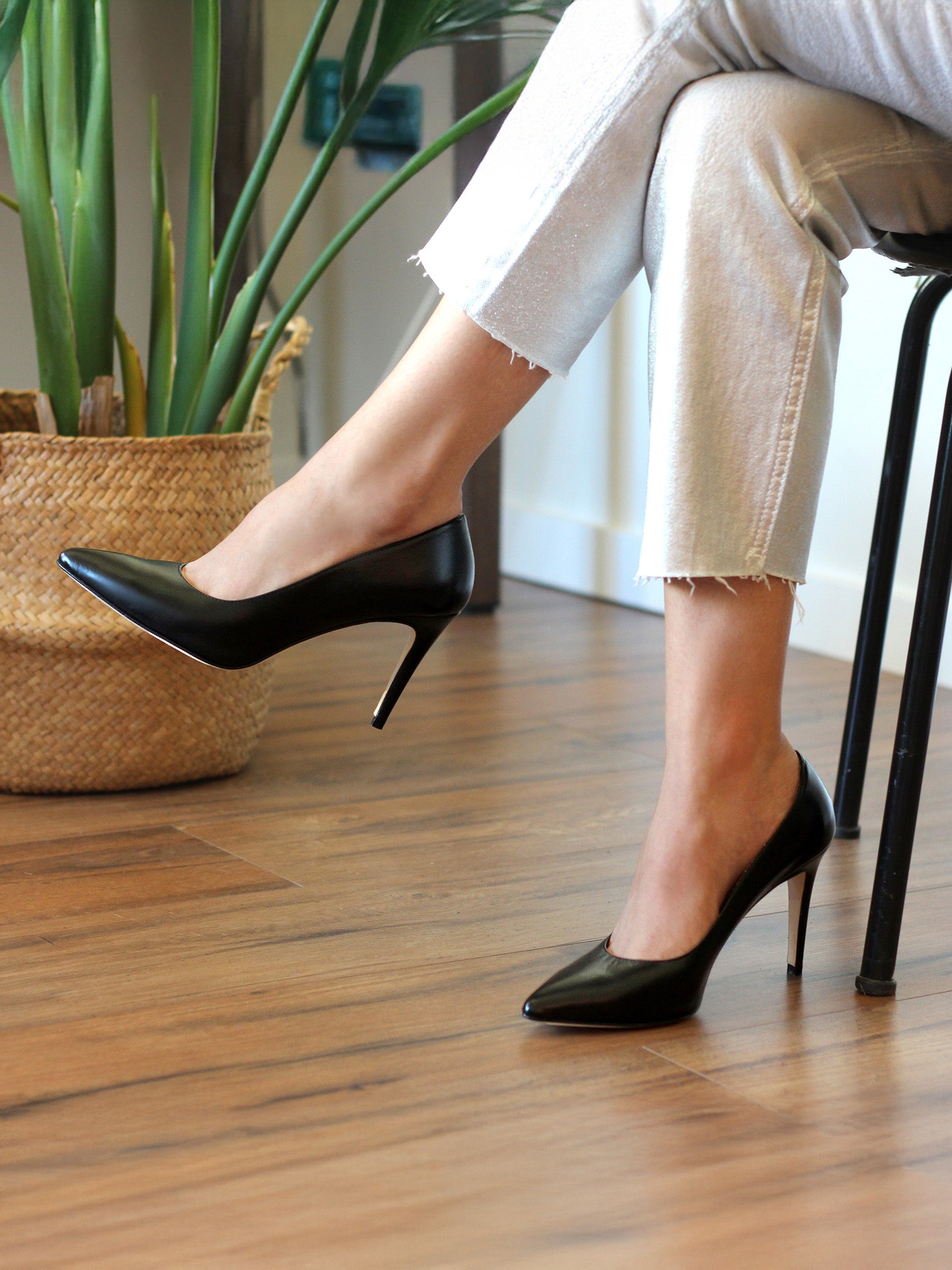vue portée escarpins classiques cuir noir jules & jenn
