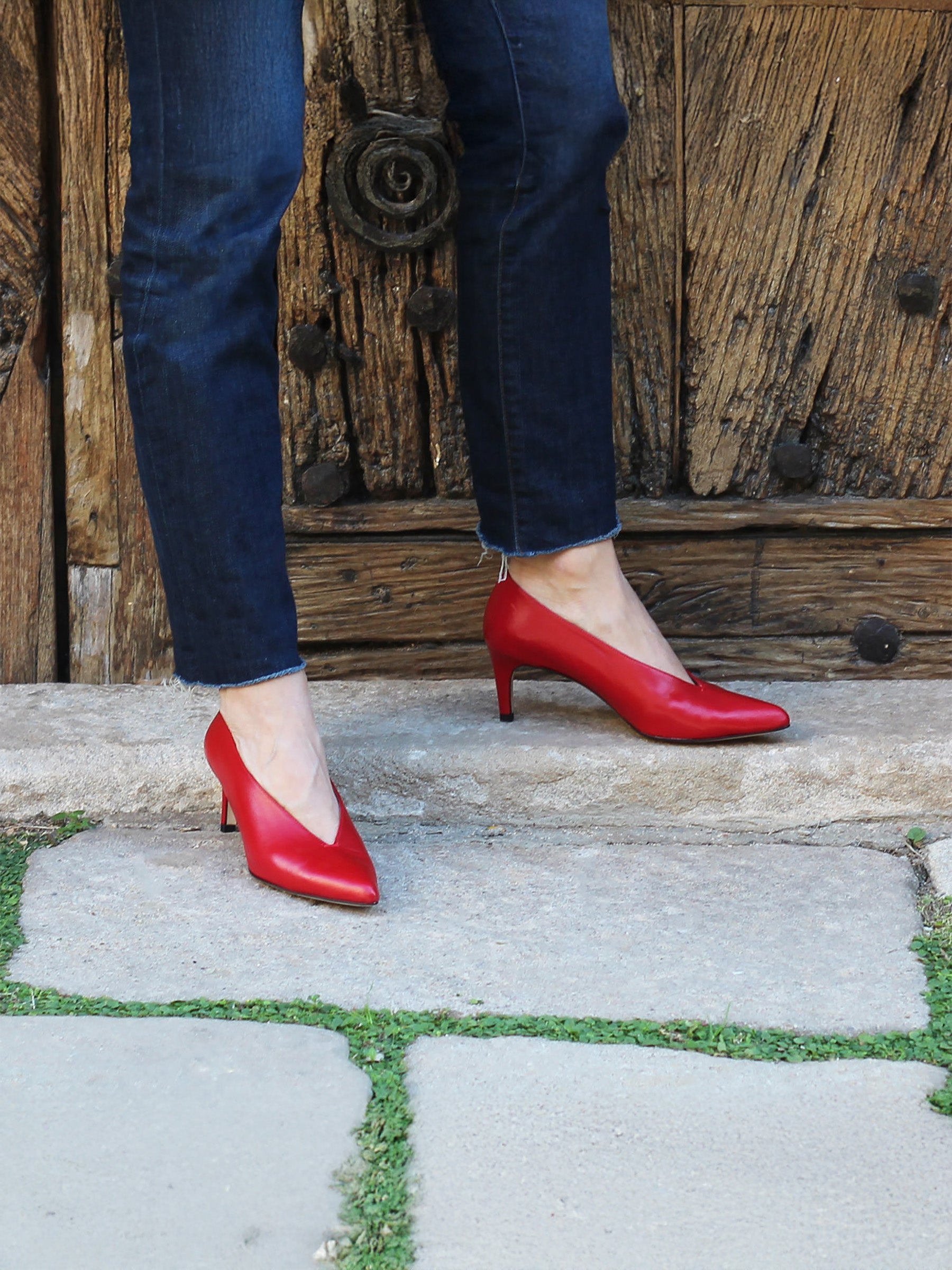 vue portée escarpin decollete V cuir rouge jules & jenn