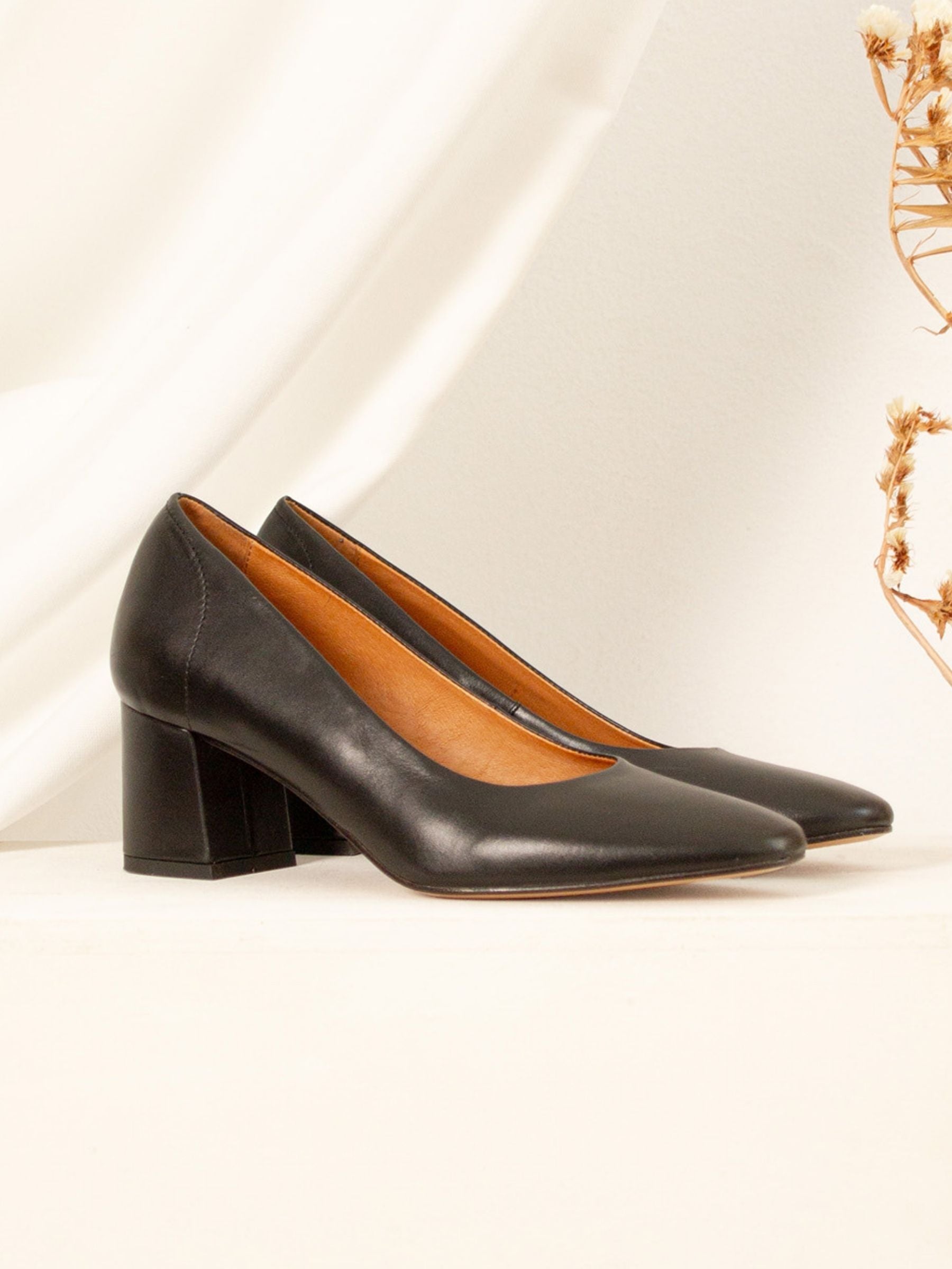 vue posée escarpins retro cuir noir jules & jenn