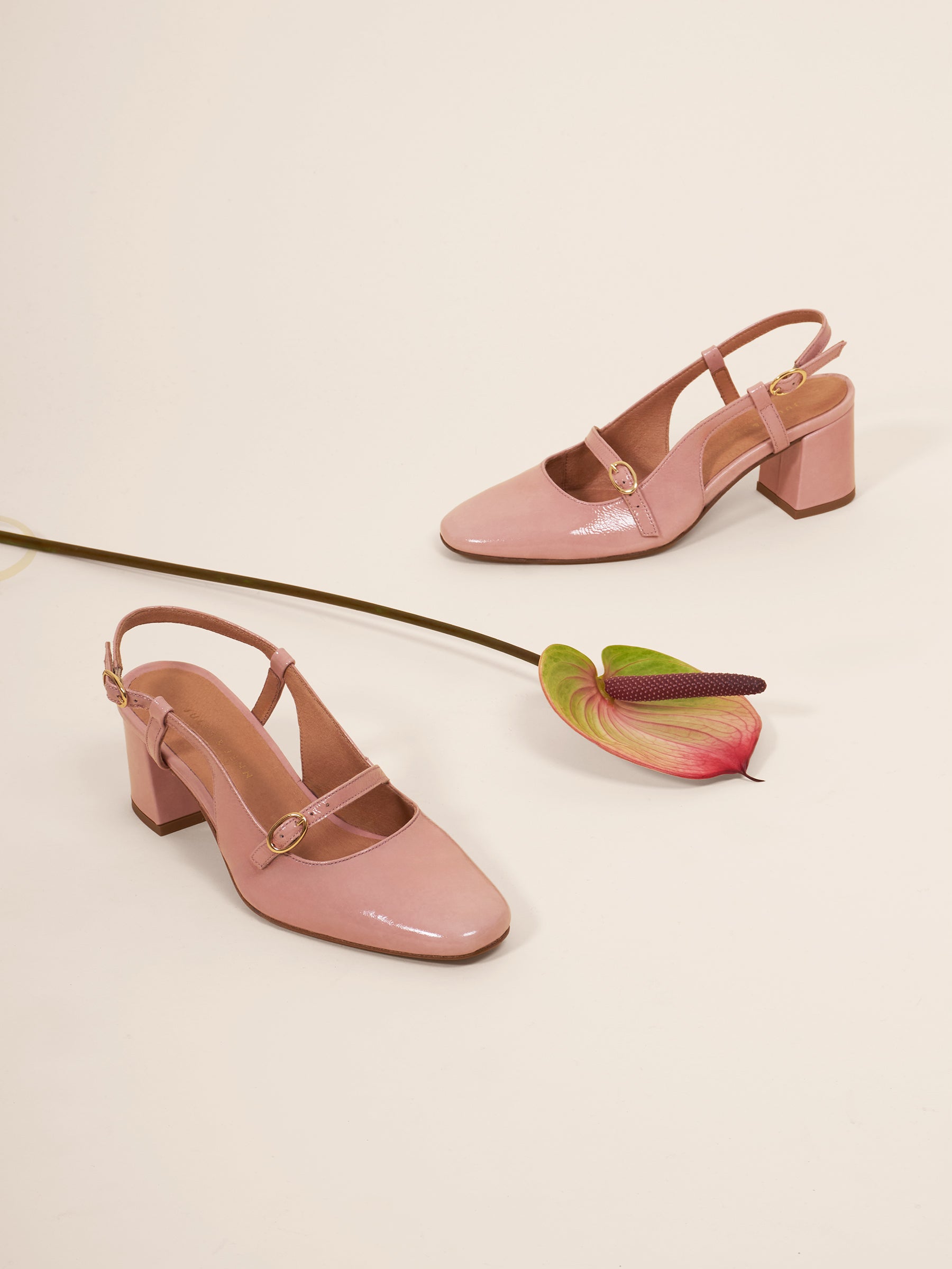 photo vue posée escarpins slingback cuir vernis rose jules & jenn