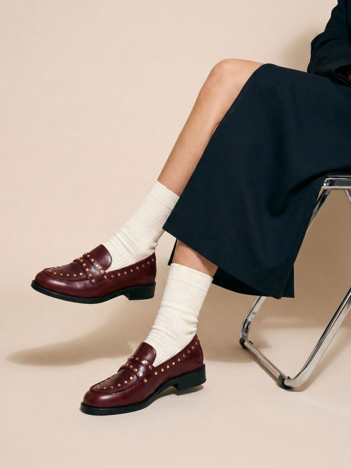 mocassins-cuir-cloute-bordeaux