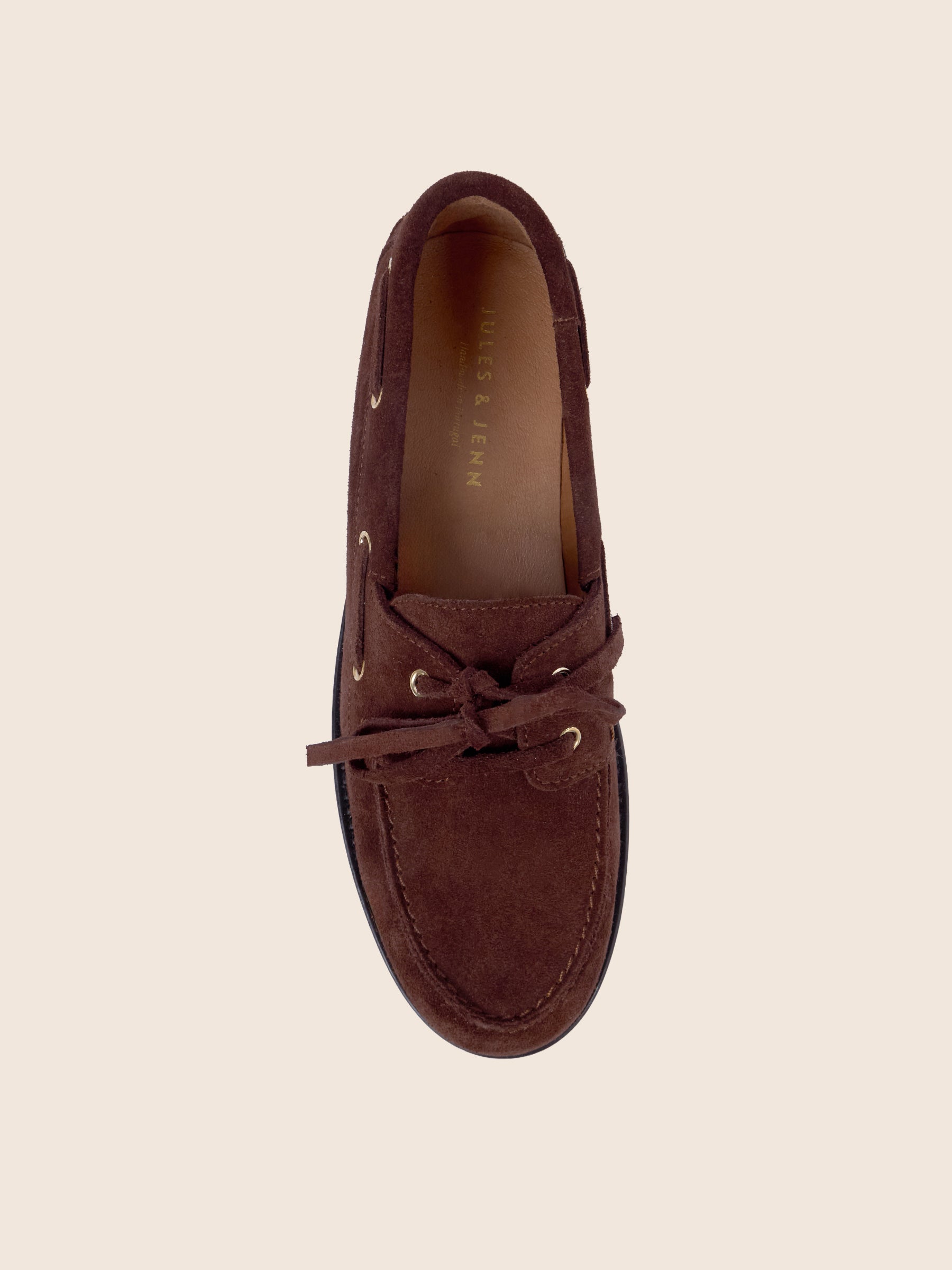 photo vue dessus mocassins bateau cuir daim marron jules & jenn