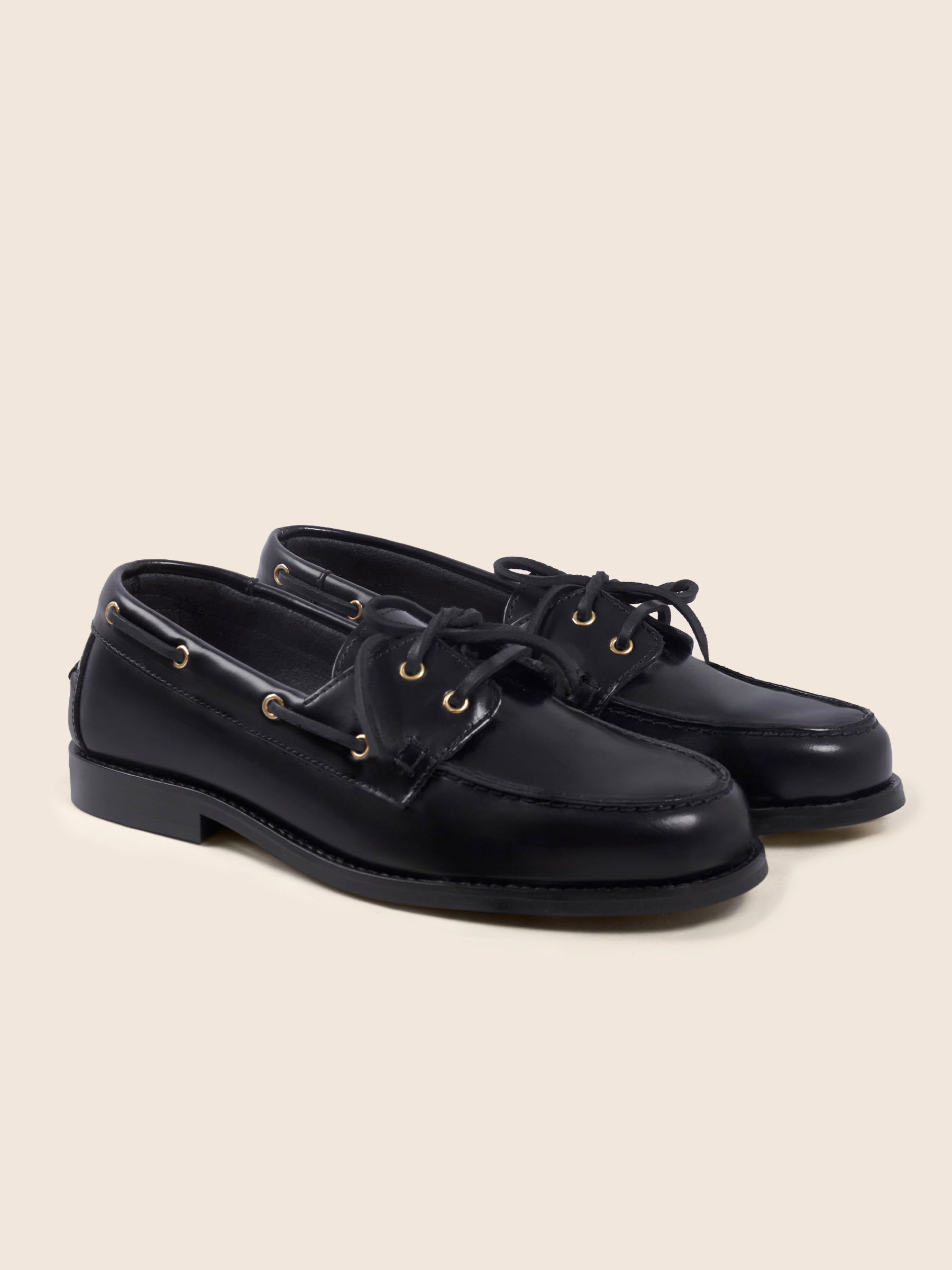photo vue avant mocassins bateau cuir glace noir jules jenn