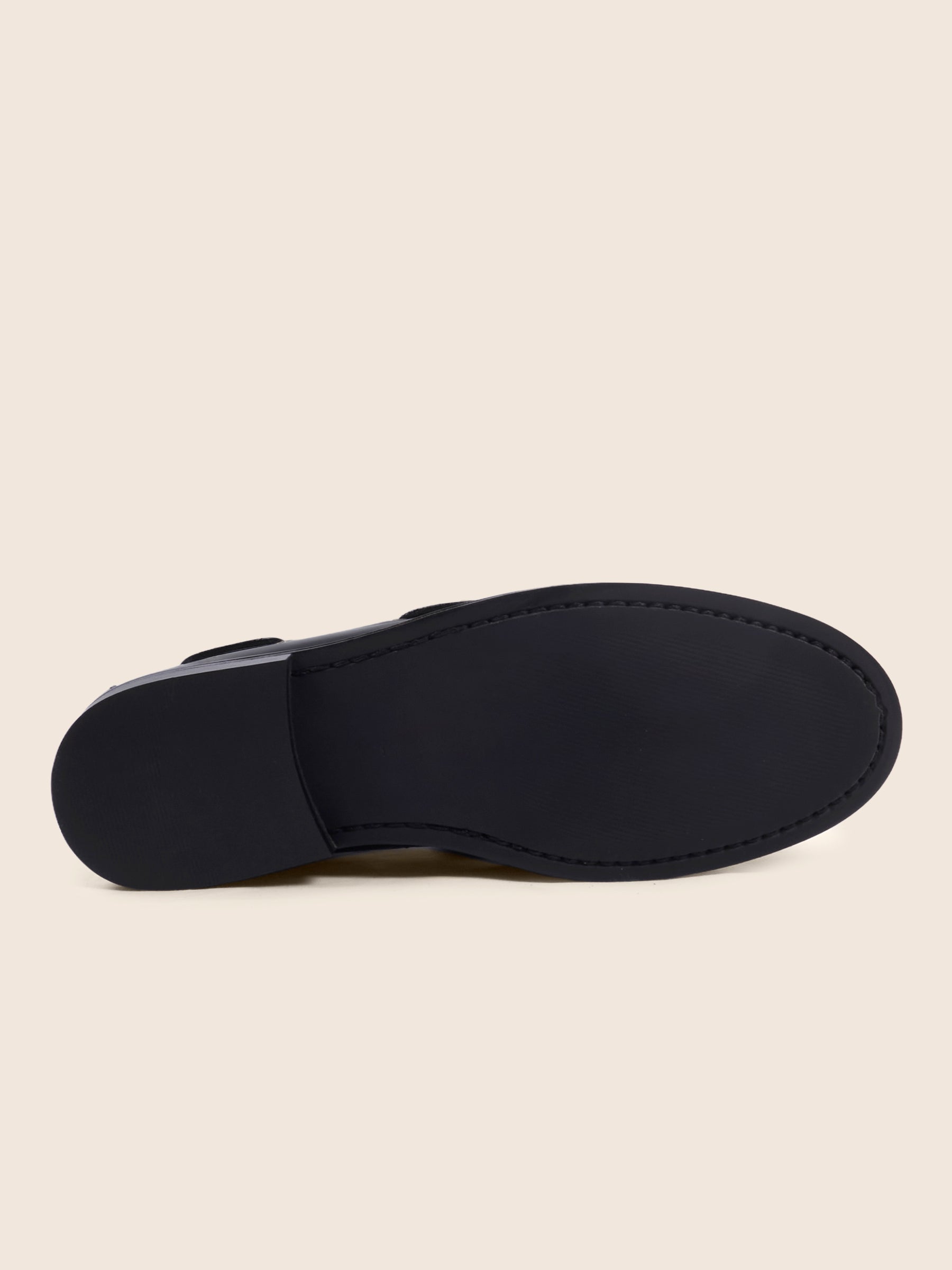 photo vue dessous mocassins bateau cuir glace noir jules jenn