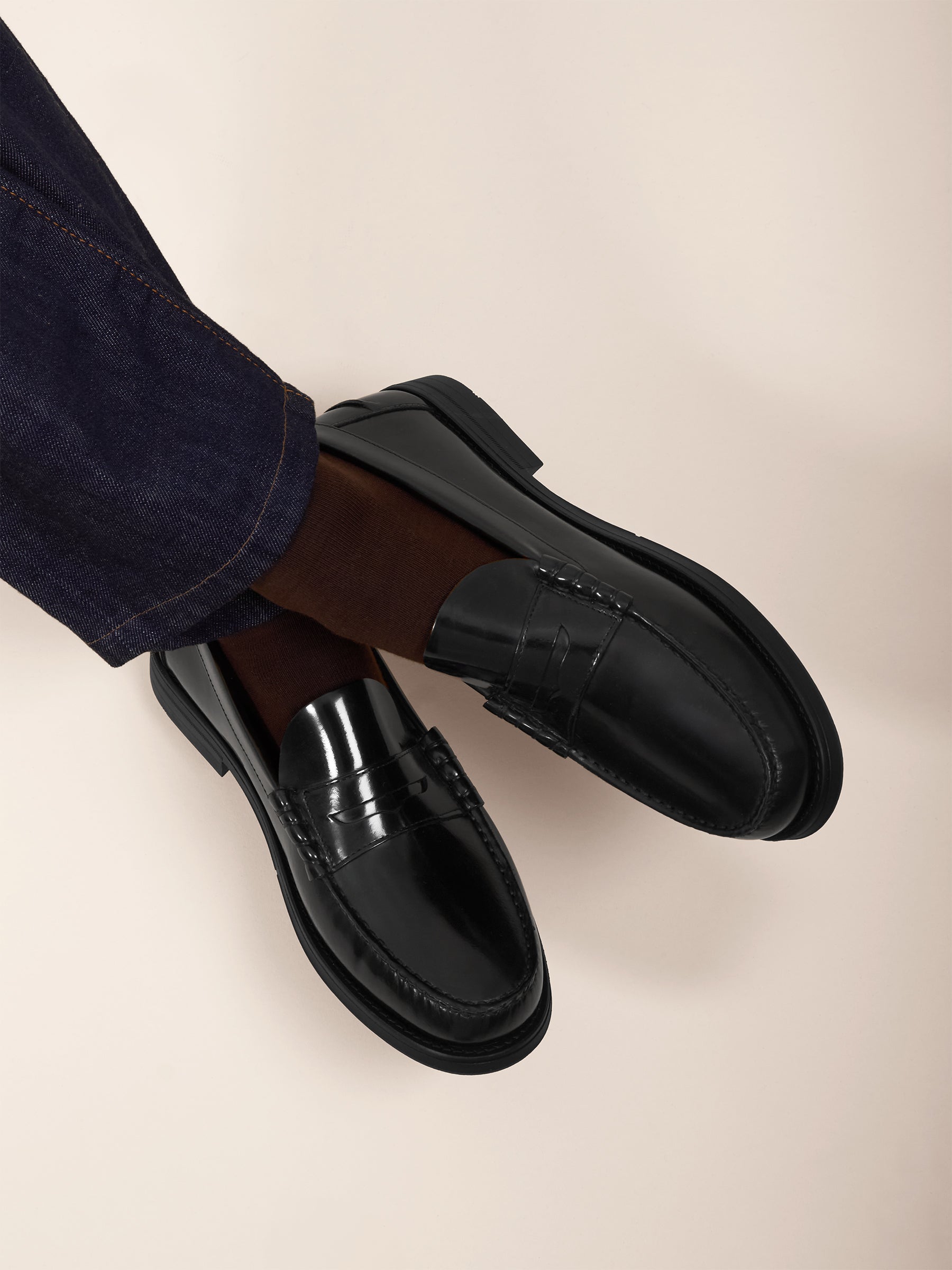 photo vue portee mocassins college cuir noir jules & jenn