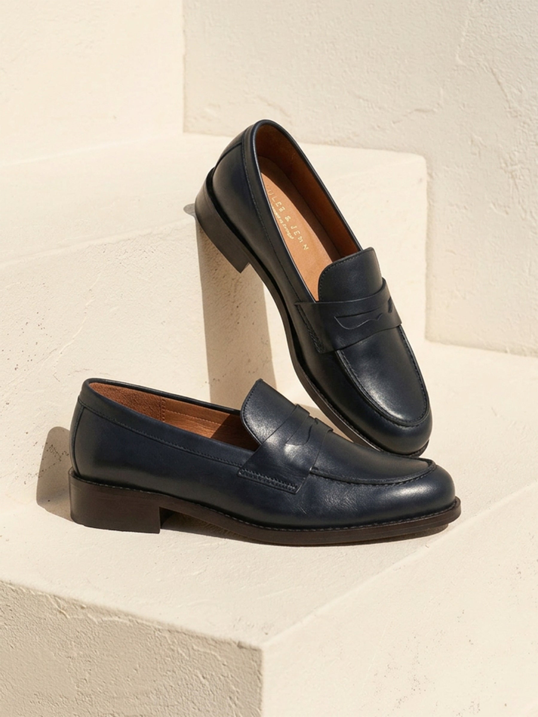 photo vue posée mocassins femme cuir bleu jules jenn
