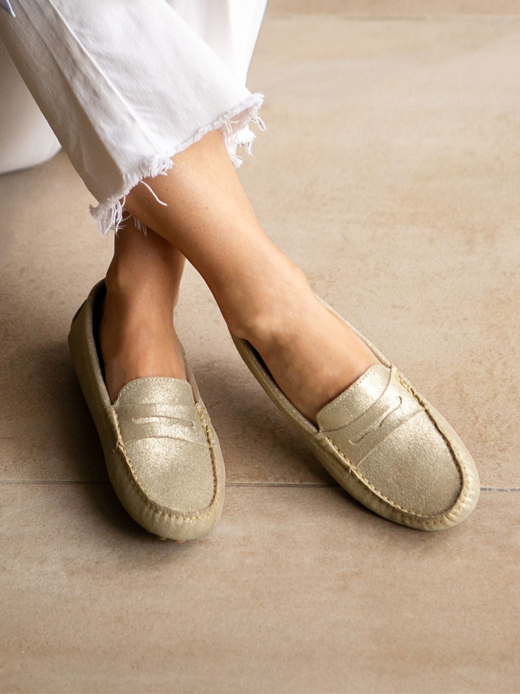 vue portée mocassins cuir daim metallise dore jules & jenn