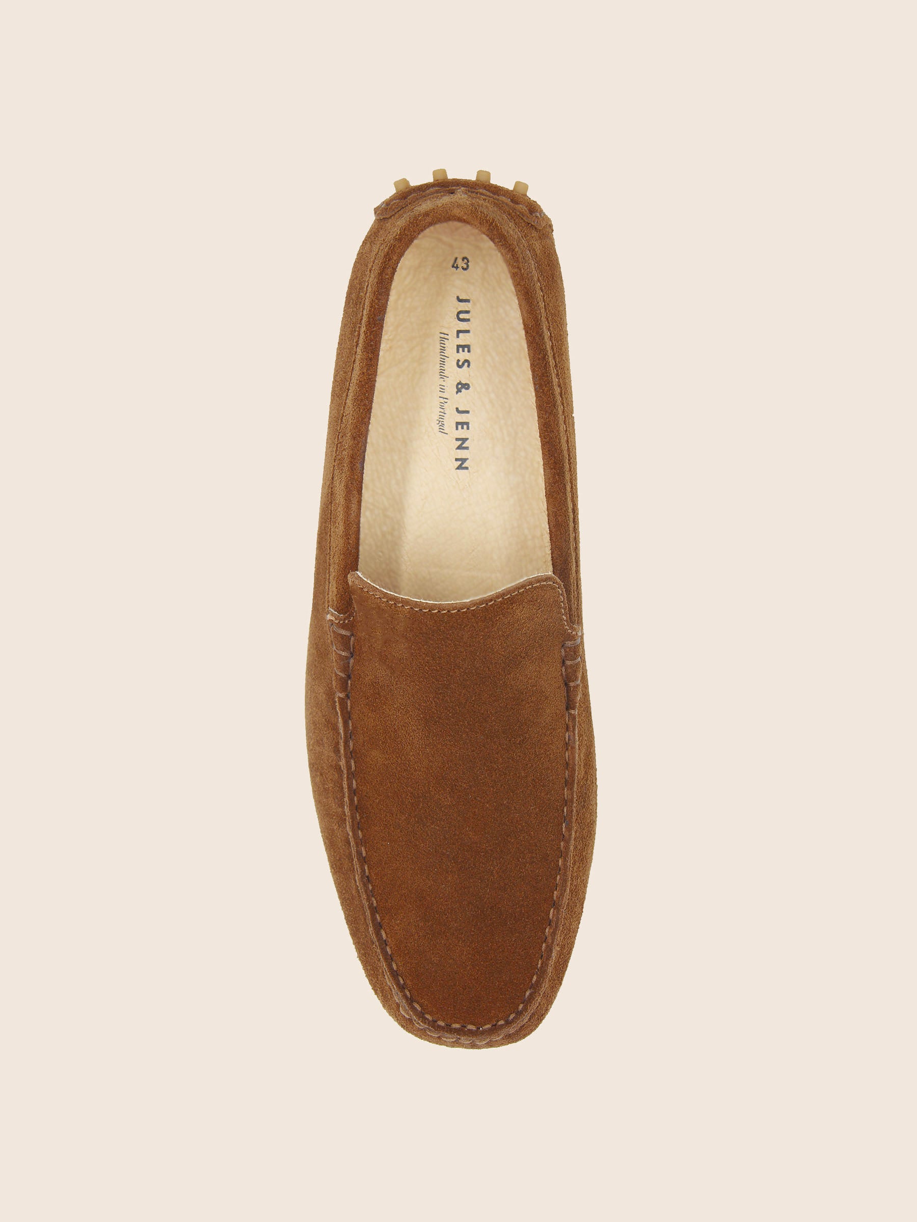 vue dessus mocassins homme cuir daim cognac