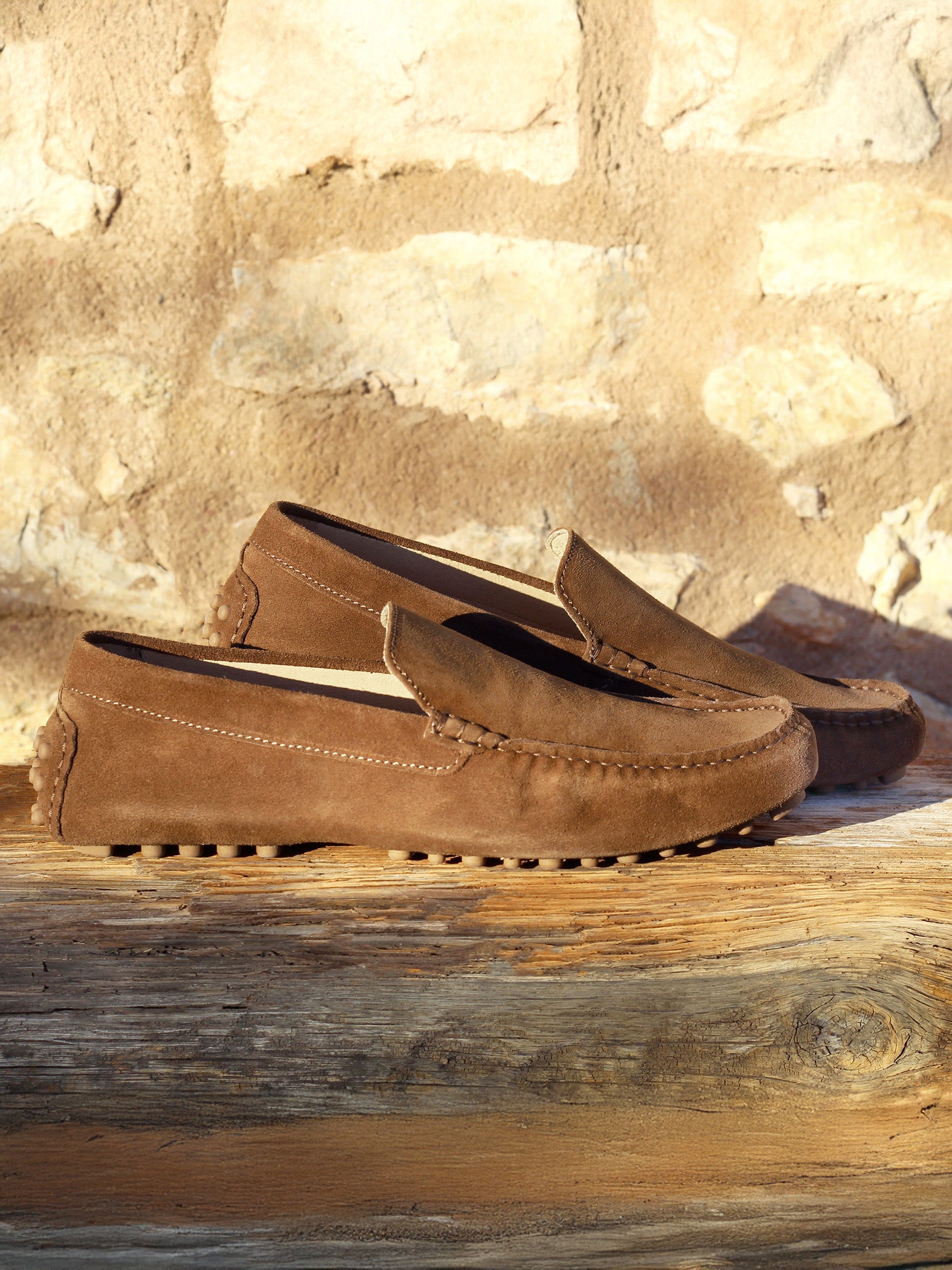 vue posée mocassins cuir daim cognac jules & jenn