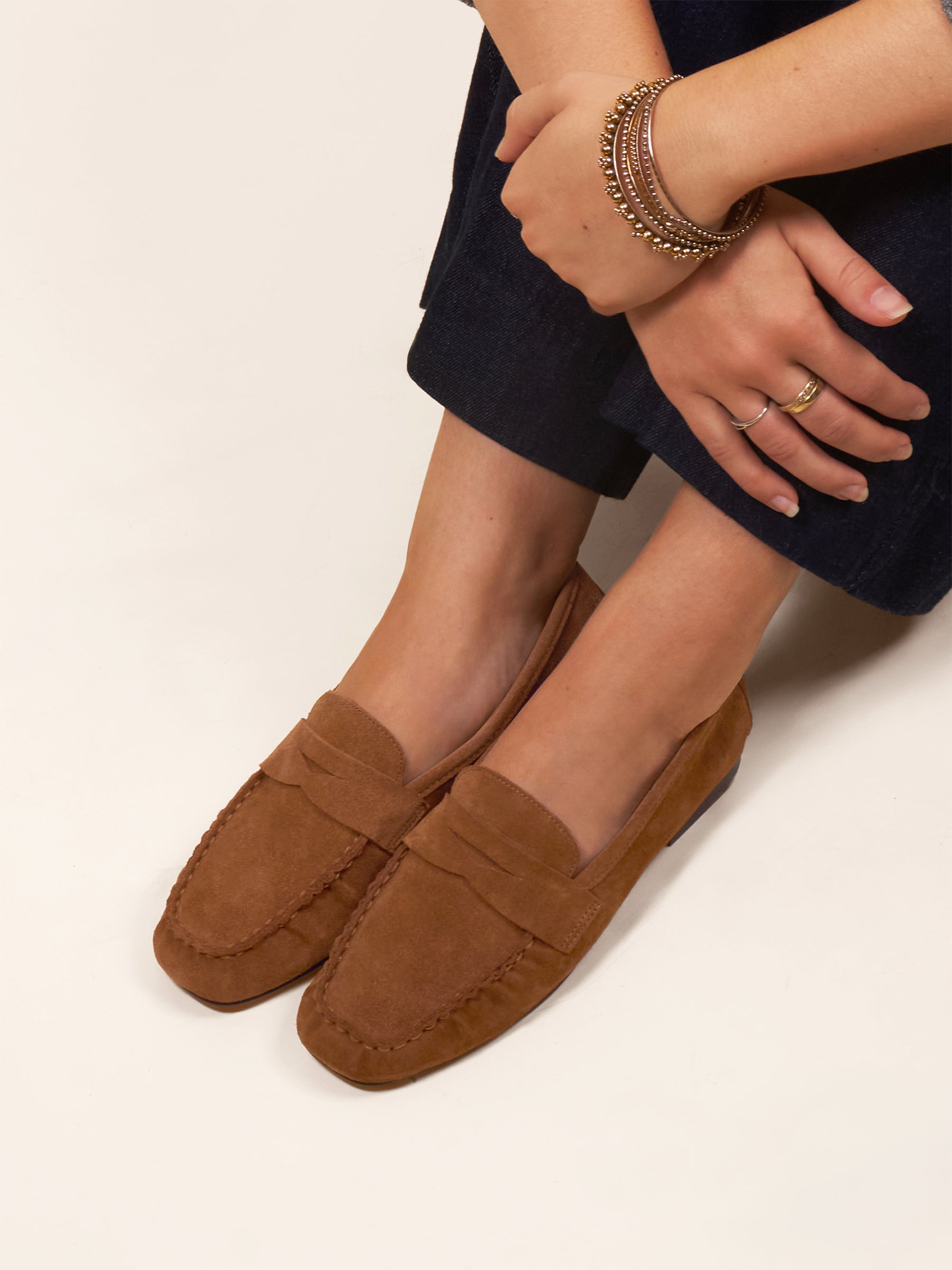 photo vue portée mocassins plissés thais cuir daim cognac jules jenn