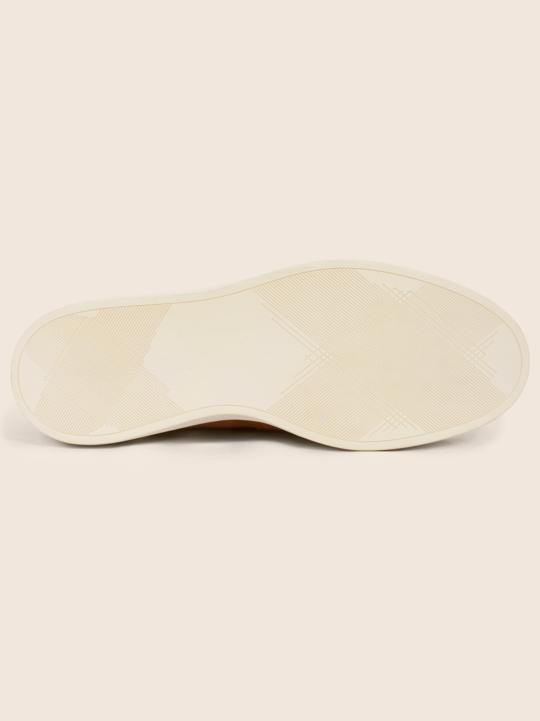 photo vue dessous mocassins sport cuir daim cognac jules & jenn