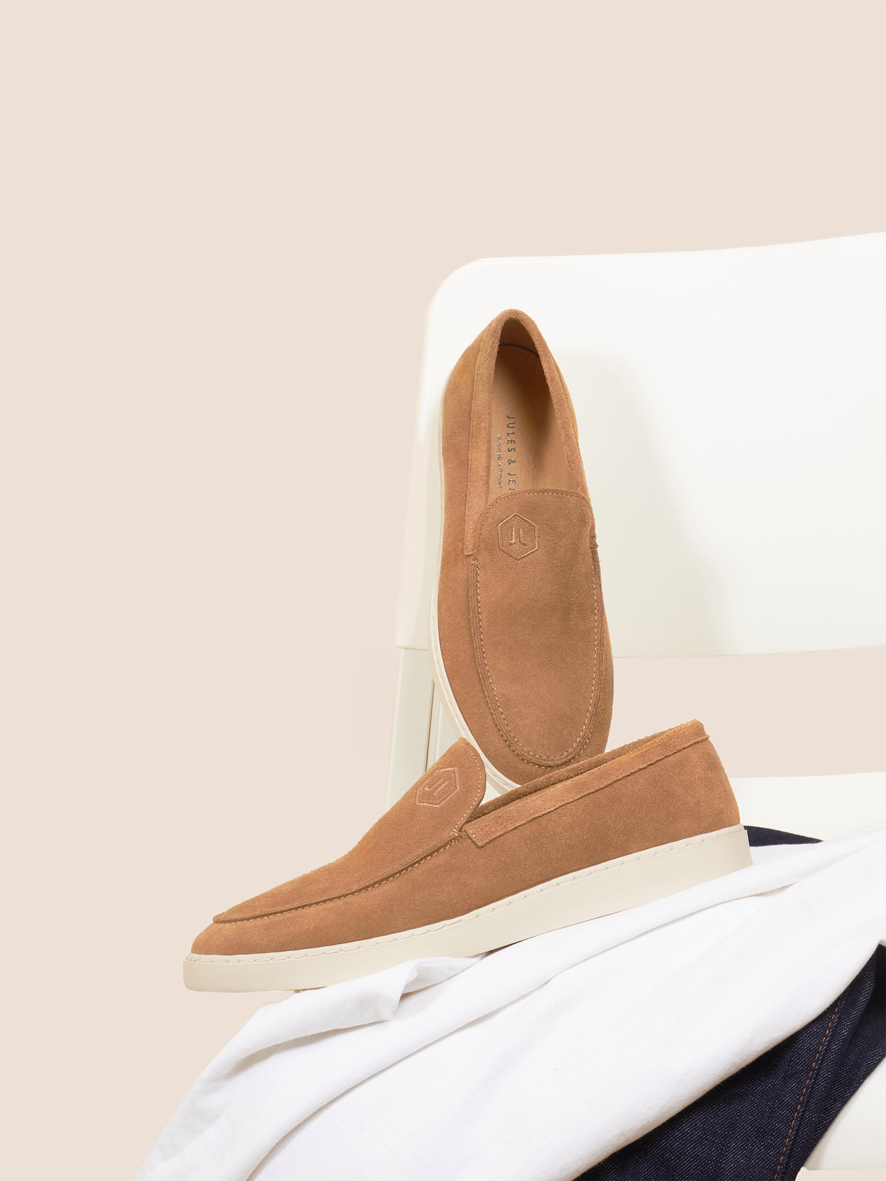 photo vue posée mocassins sport cuir daim cognac jules & jenn 2