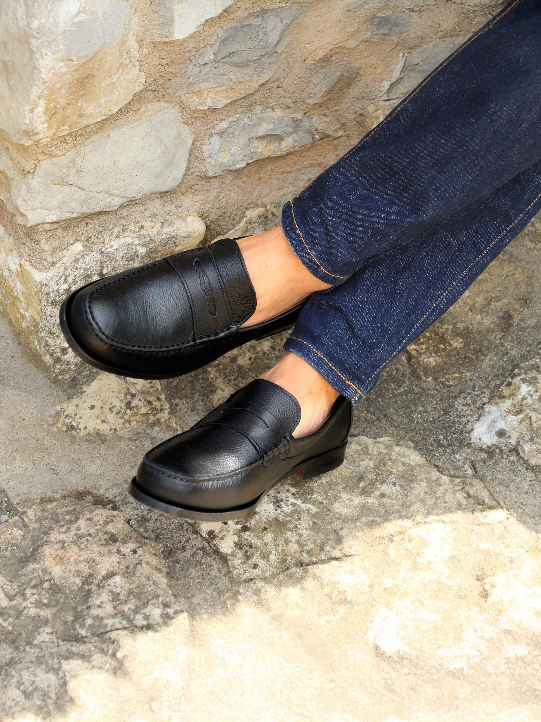 vue portée mocassins urbains cuir graine noir jules & jenn