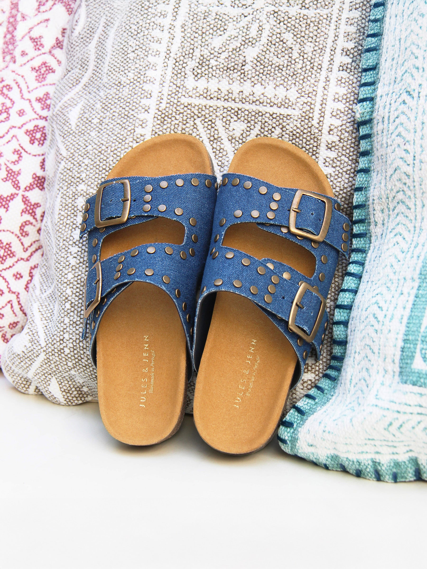 vue posée mules liège clous toile denim bleu jules & jenn