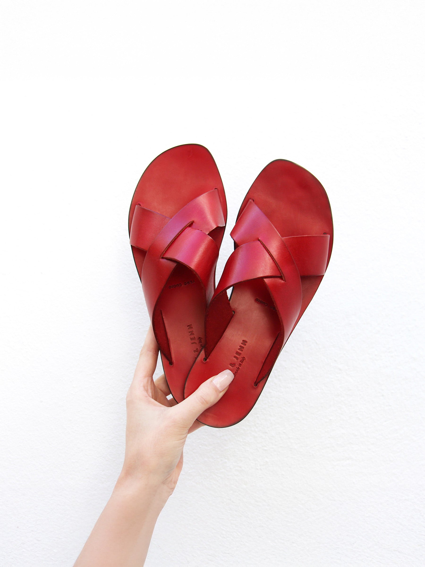 vue posée mules plates cuir rouge jules & jenn