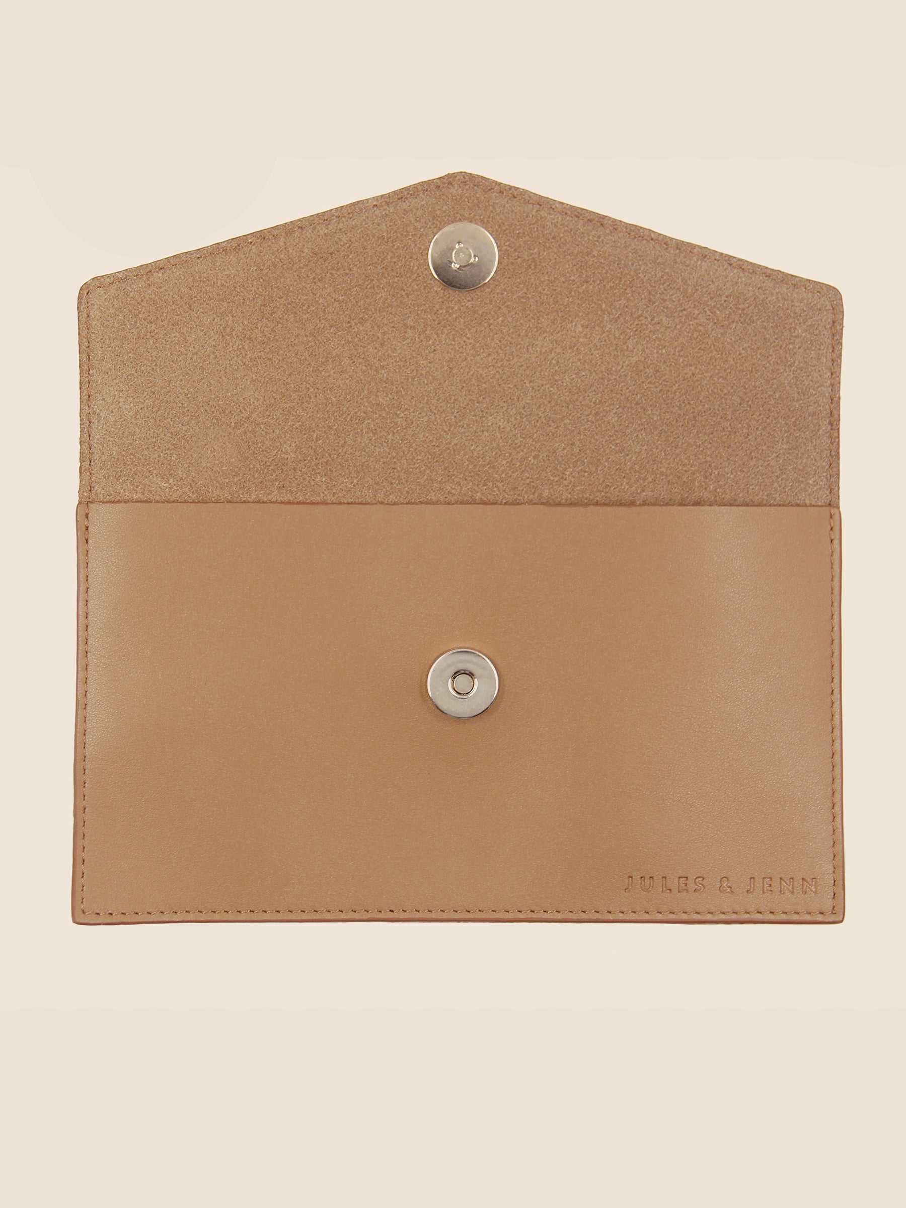 vue dessus pochette enveloppe cuir upcycle camel jules & jenn