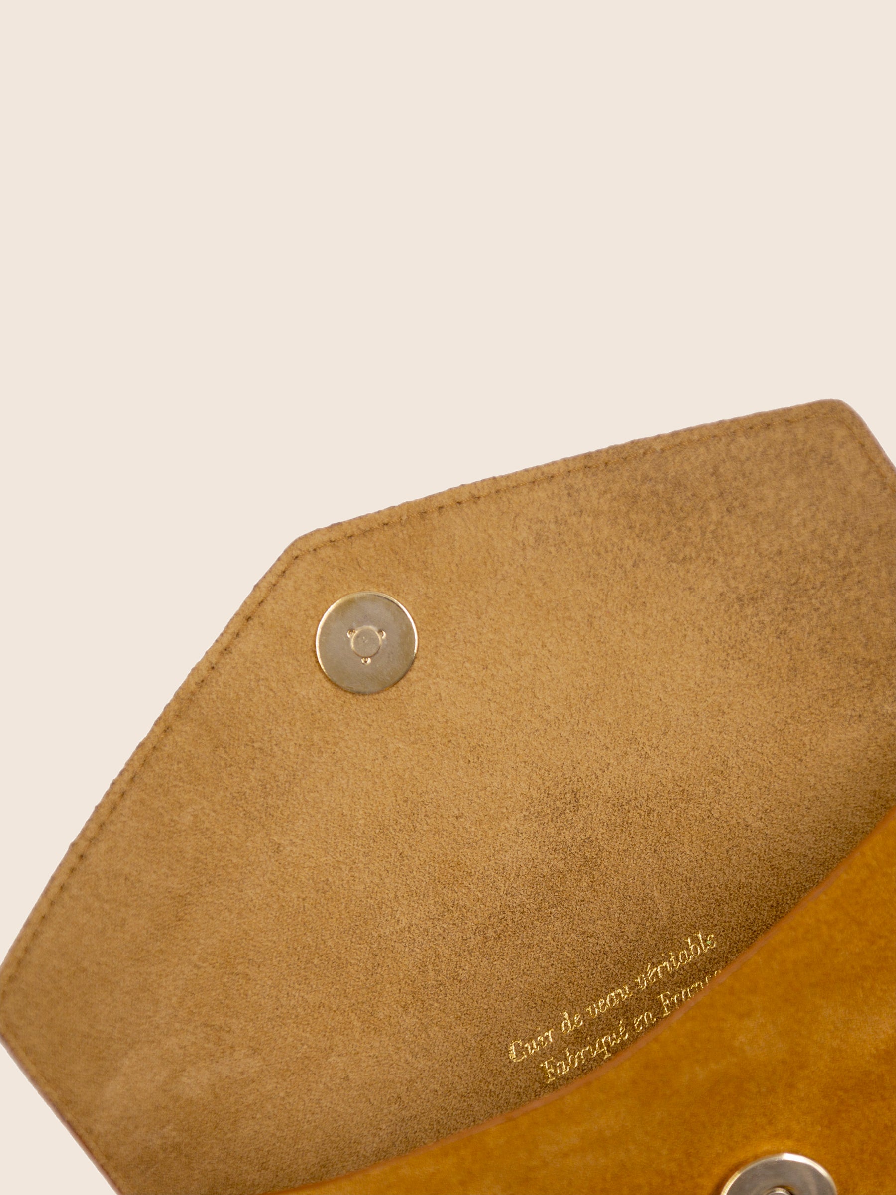 vue intérieur pochette enveloppe cuir upcycle cognac jules jenn