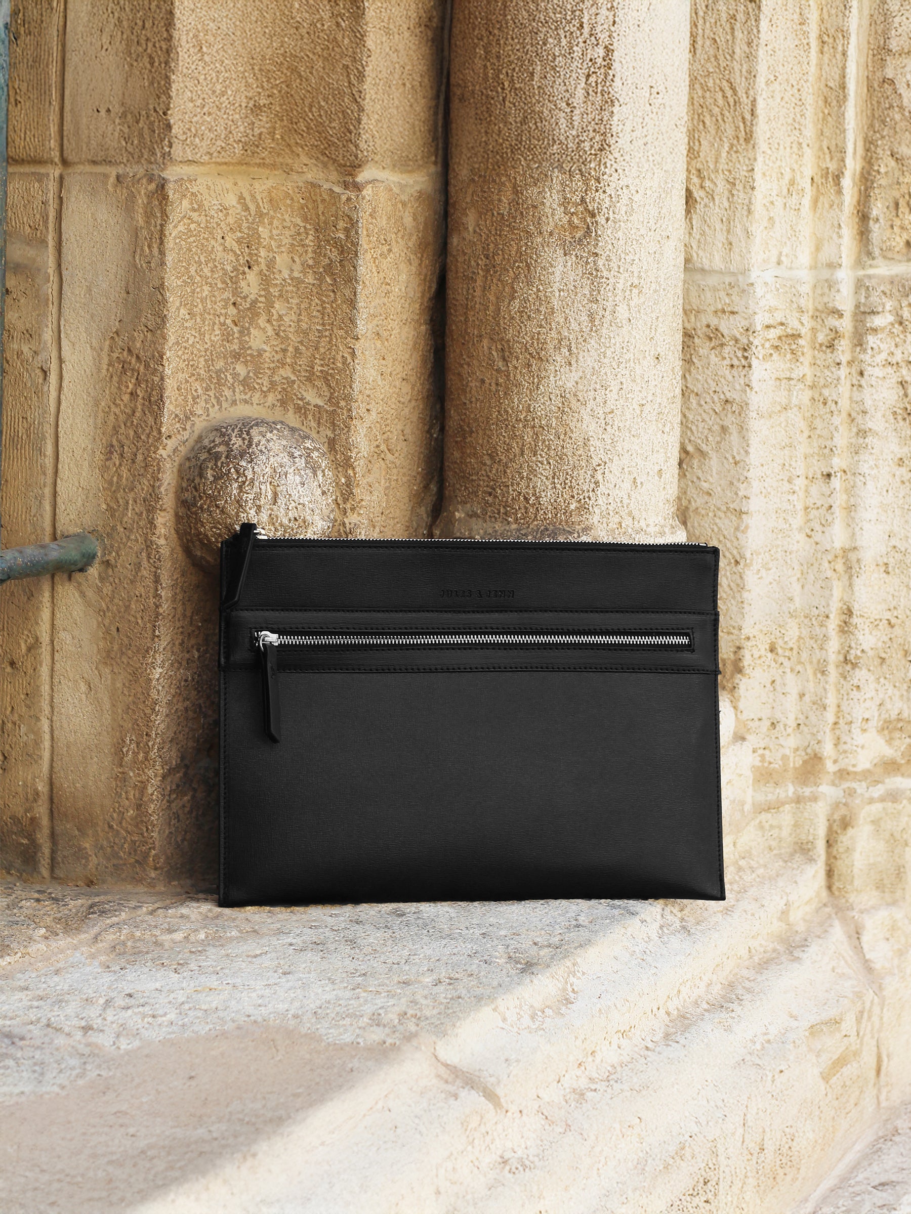 vue posée pochette ordinateur cuir grave noir jules & jenn