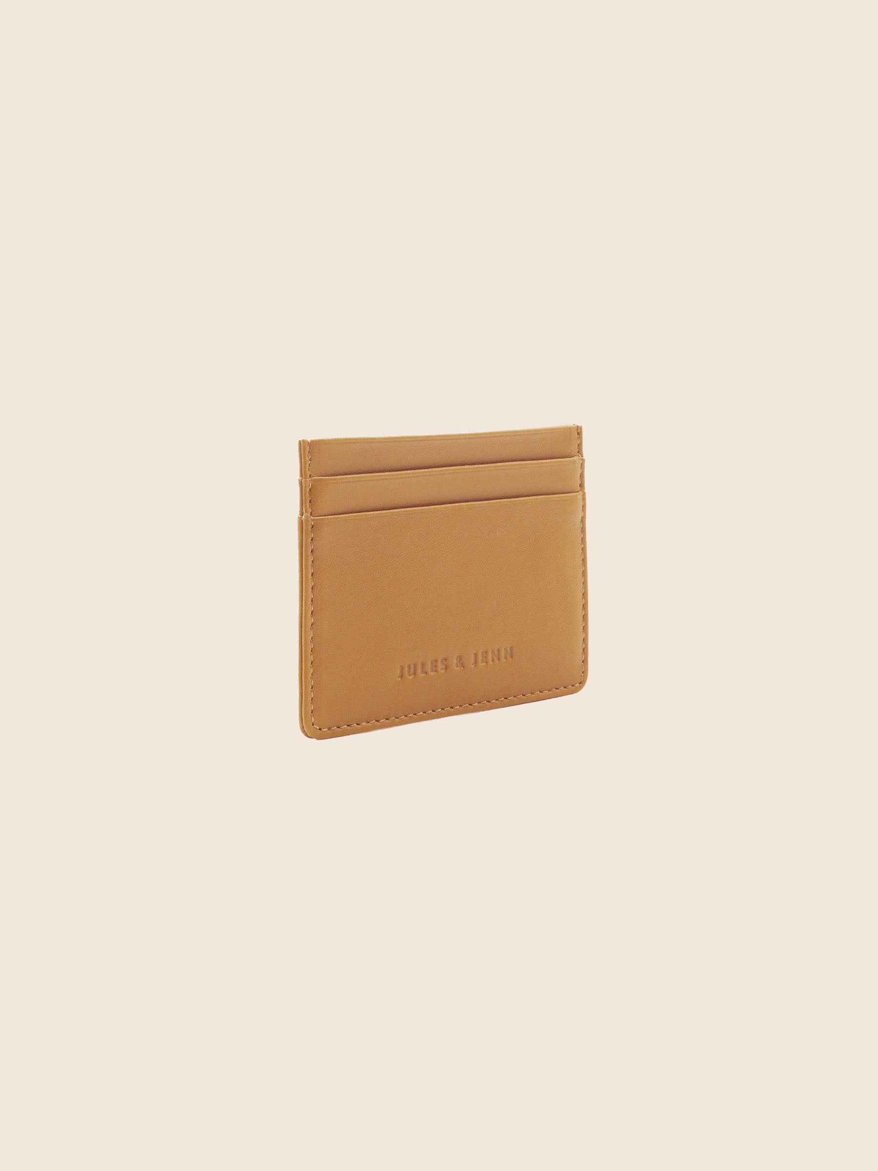 vue debout Porte-carte cuir upcyclé camel jules & jenn