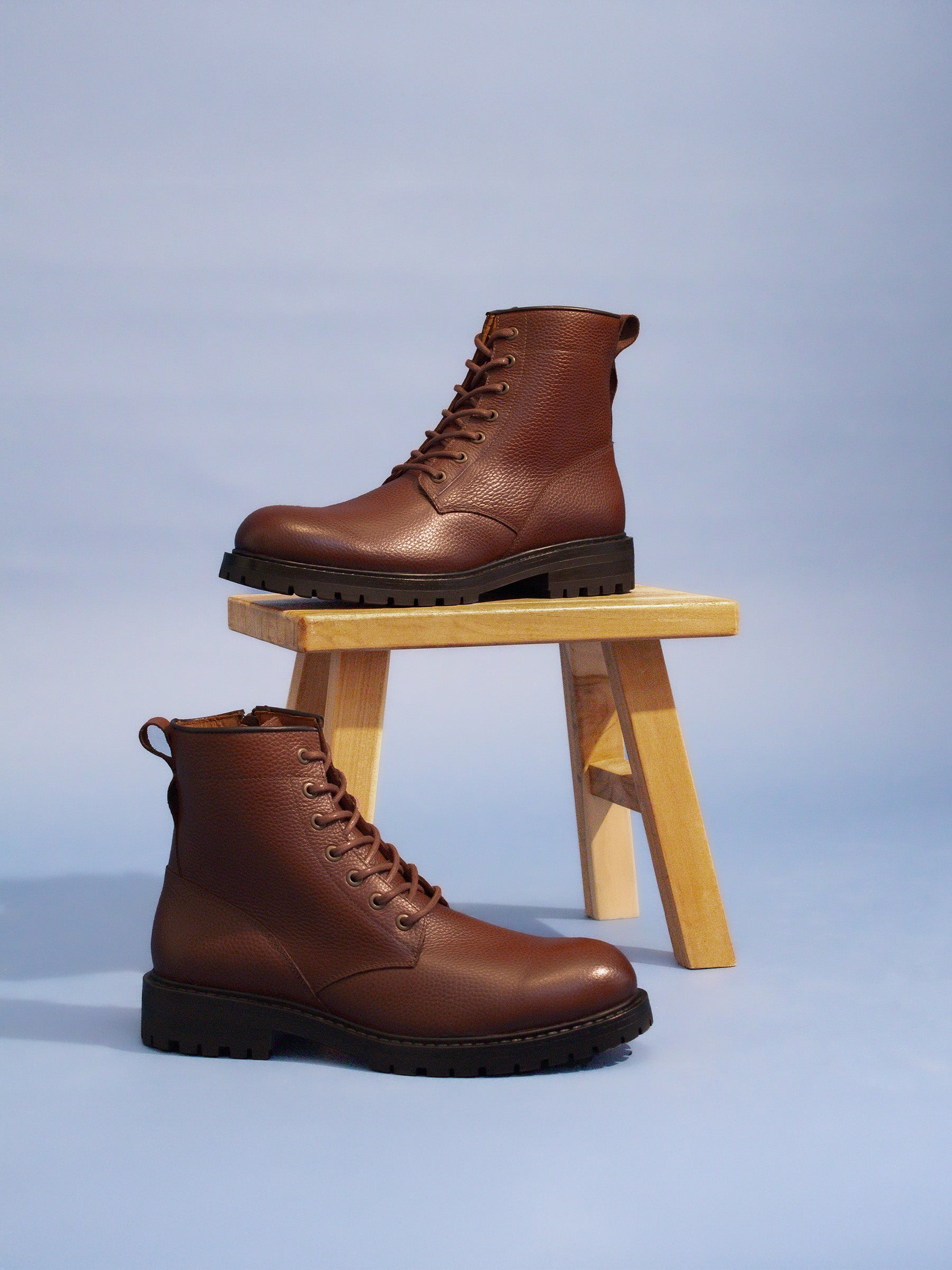 vue posée ranger boots crantees cuir graine marron jules & jenn