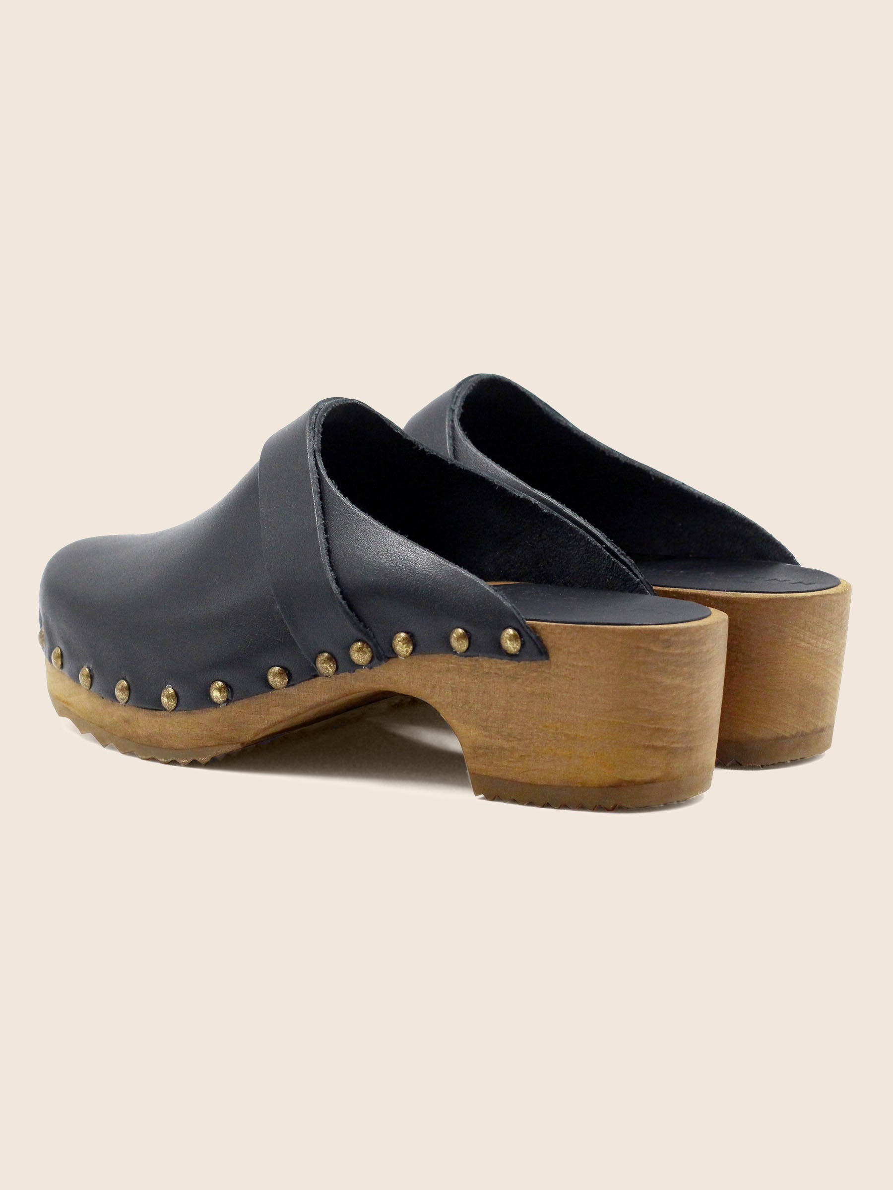 vue arriere sabots bois cuir noir jules jenn