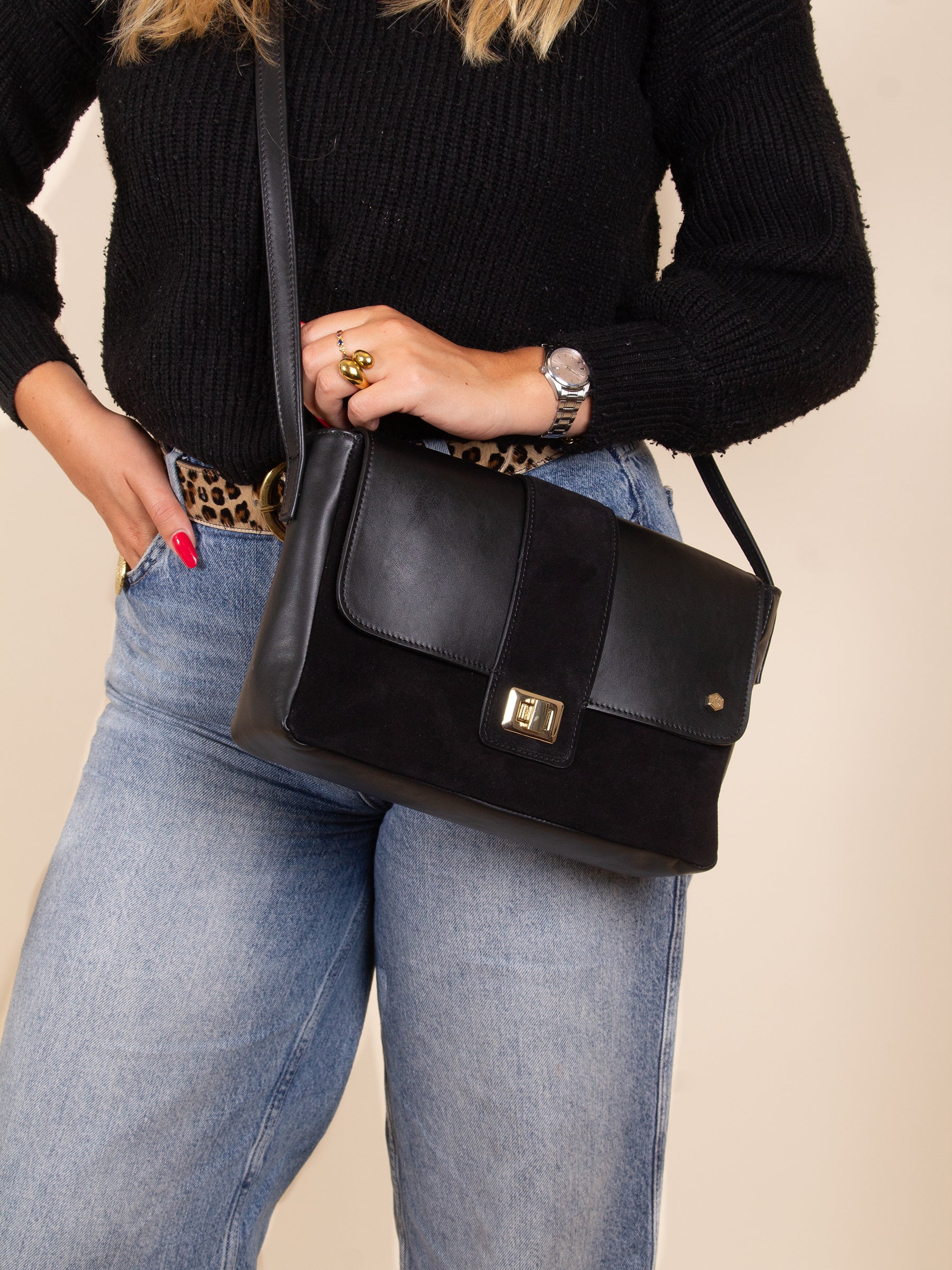 vue portée sac bandouliere cuir daim noir jules & jenn