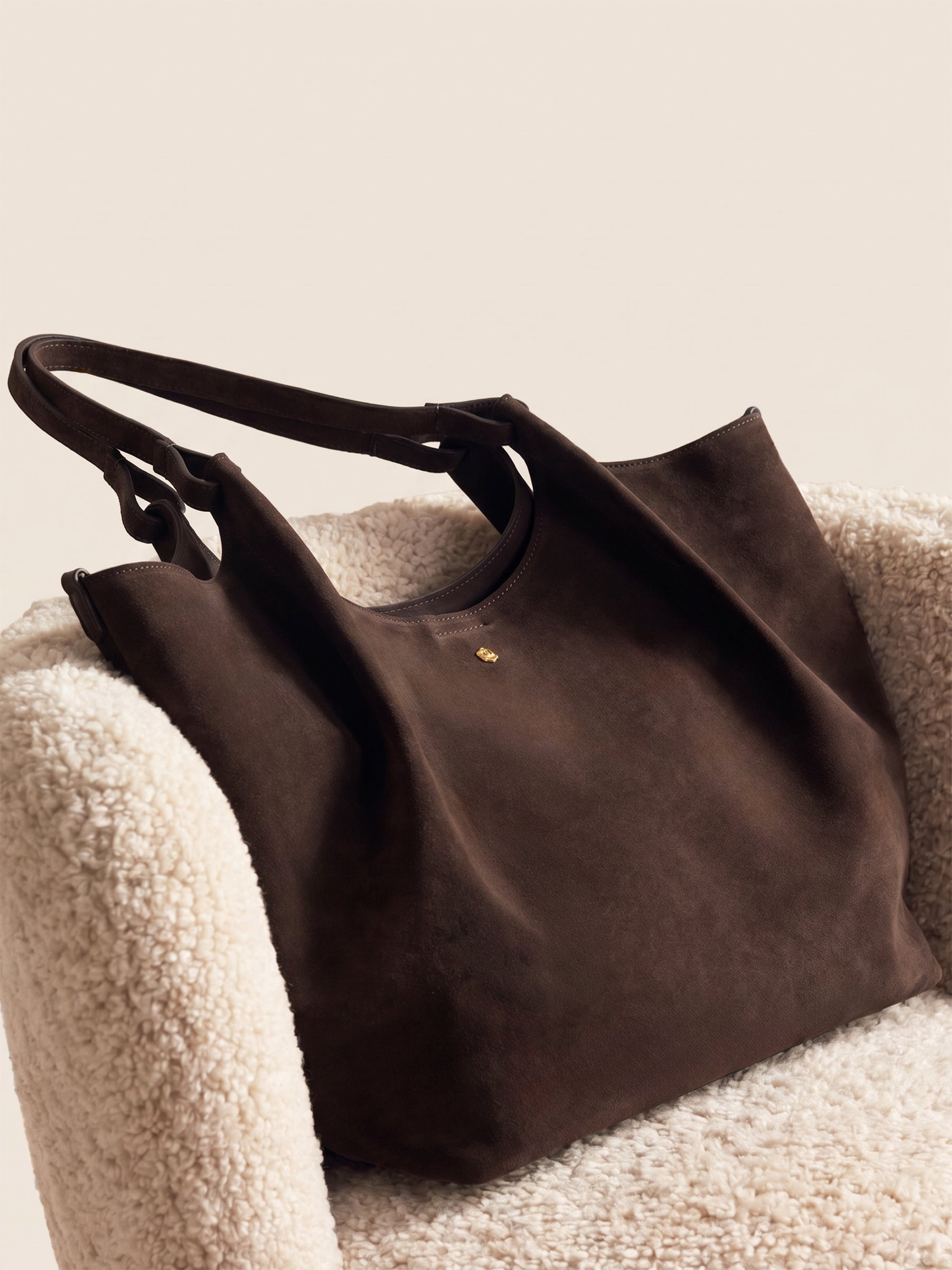 photo vue posée sac cabas sybil cuir daim marron jules jenn