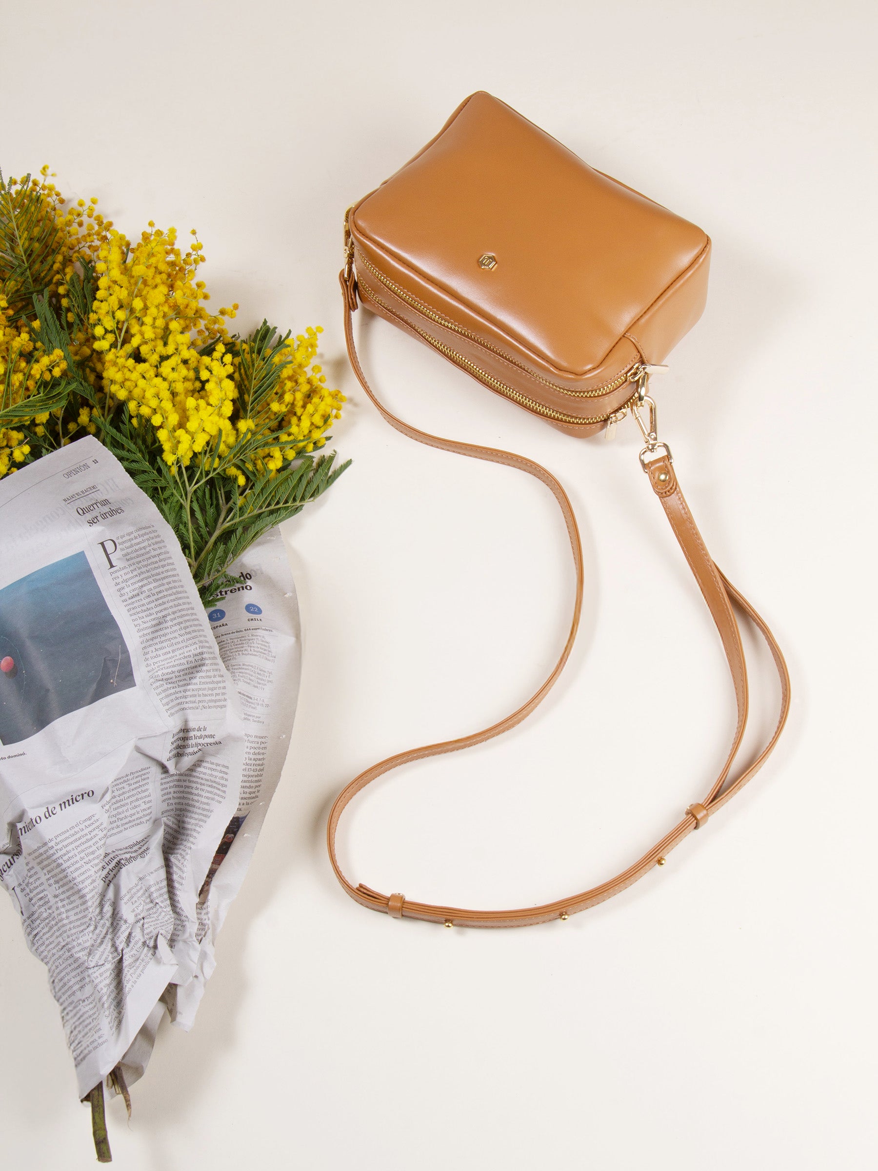 vue posée sac gabrielle cuir camel jules & jenn
